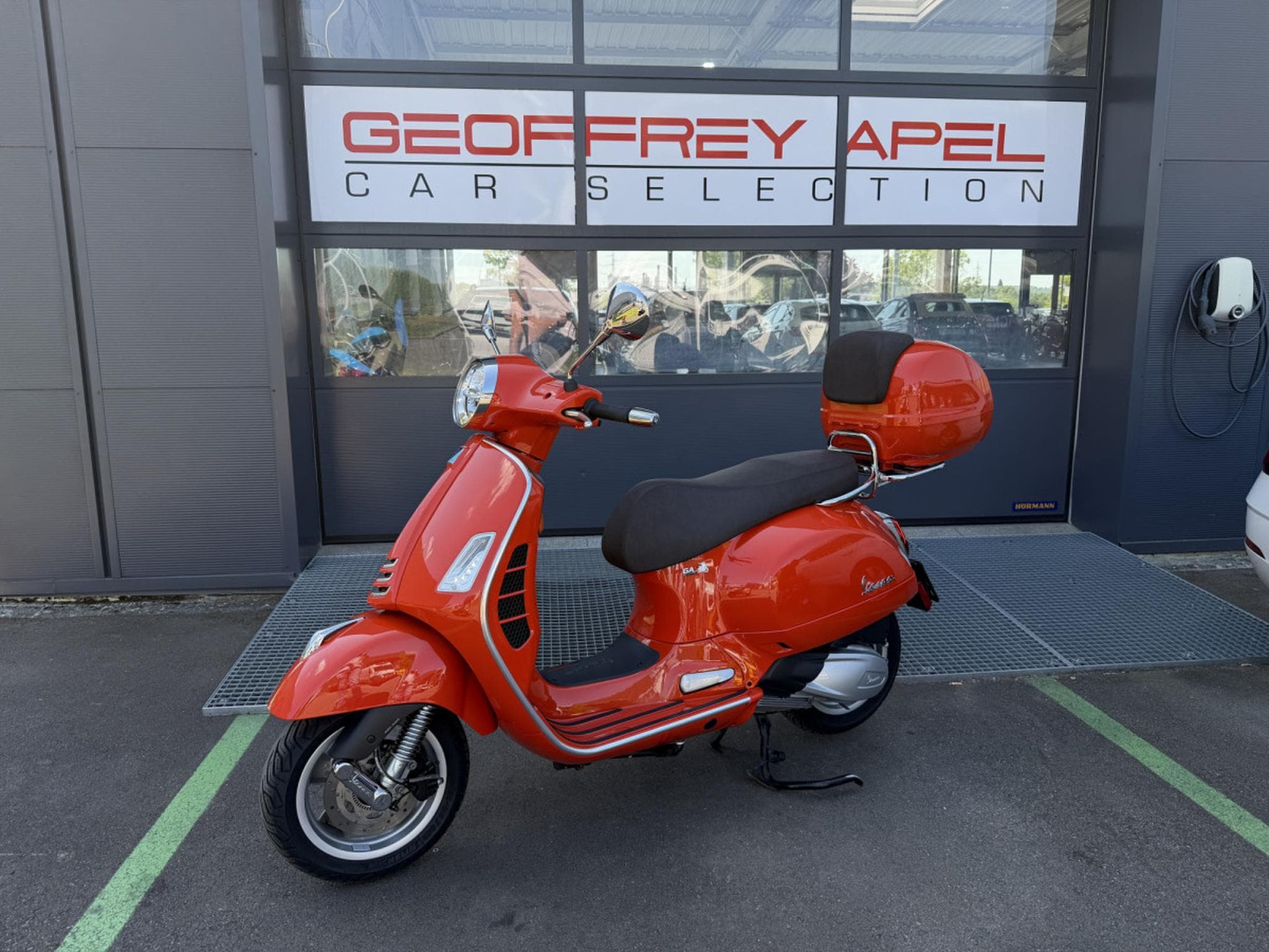 Vespa GTS (2022) - Photo 1