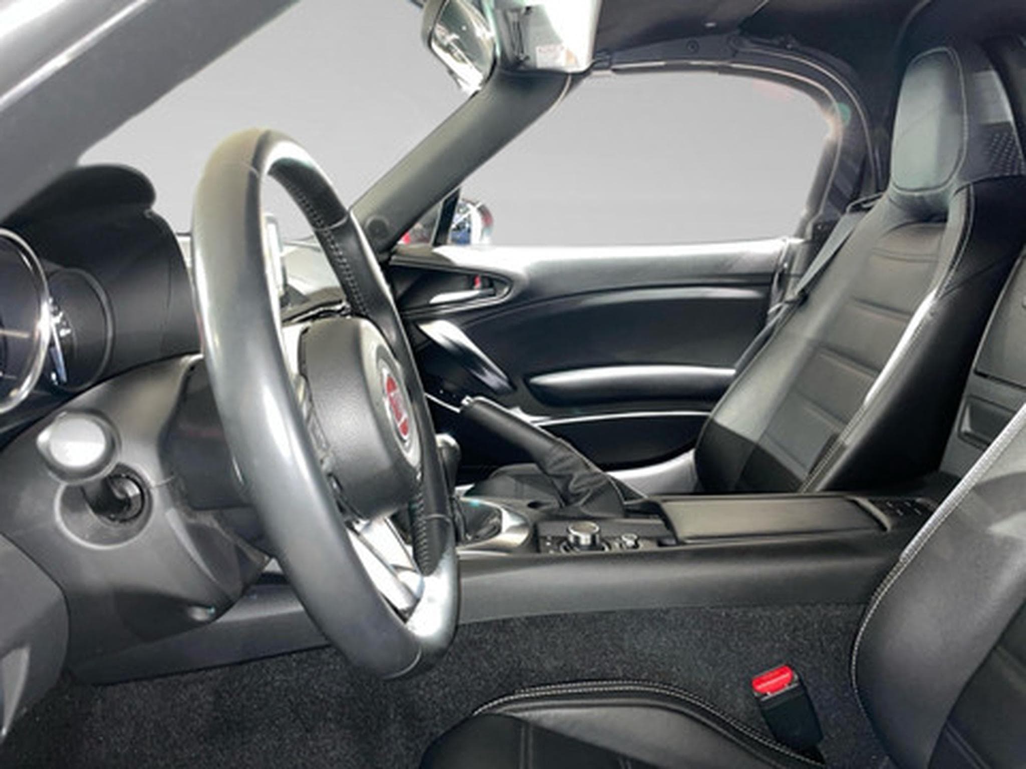 Fiat 124 Spider 124 SPIDER LUSSO 1.4 Multiair 140 pk (2016) - Photo 4