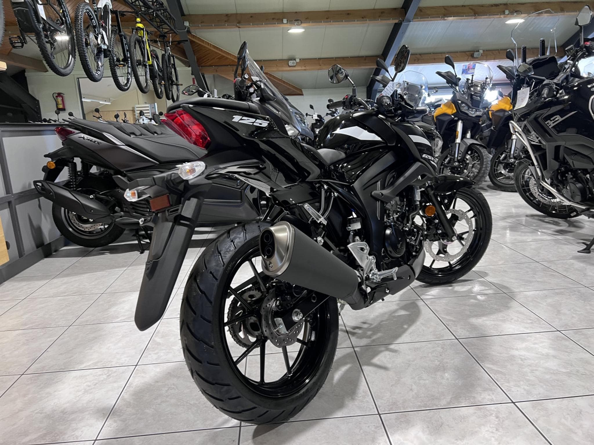 Suzuki GSX-S (2025) - Photo 3