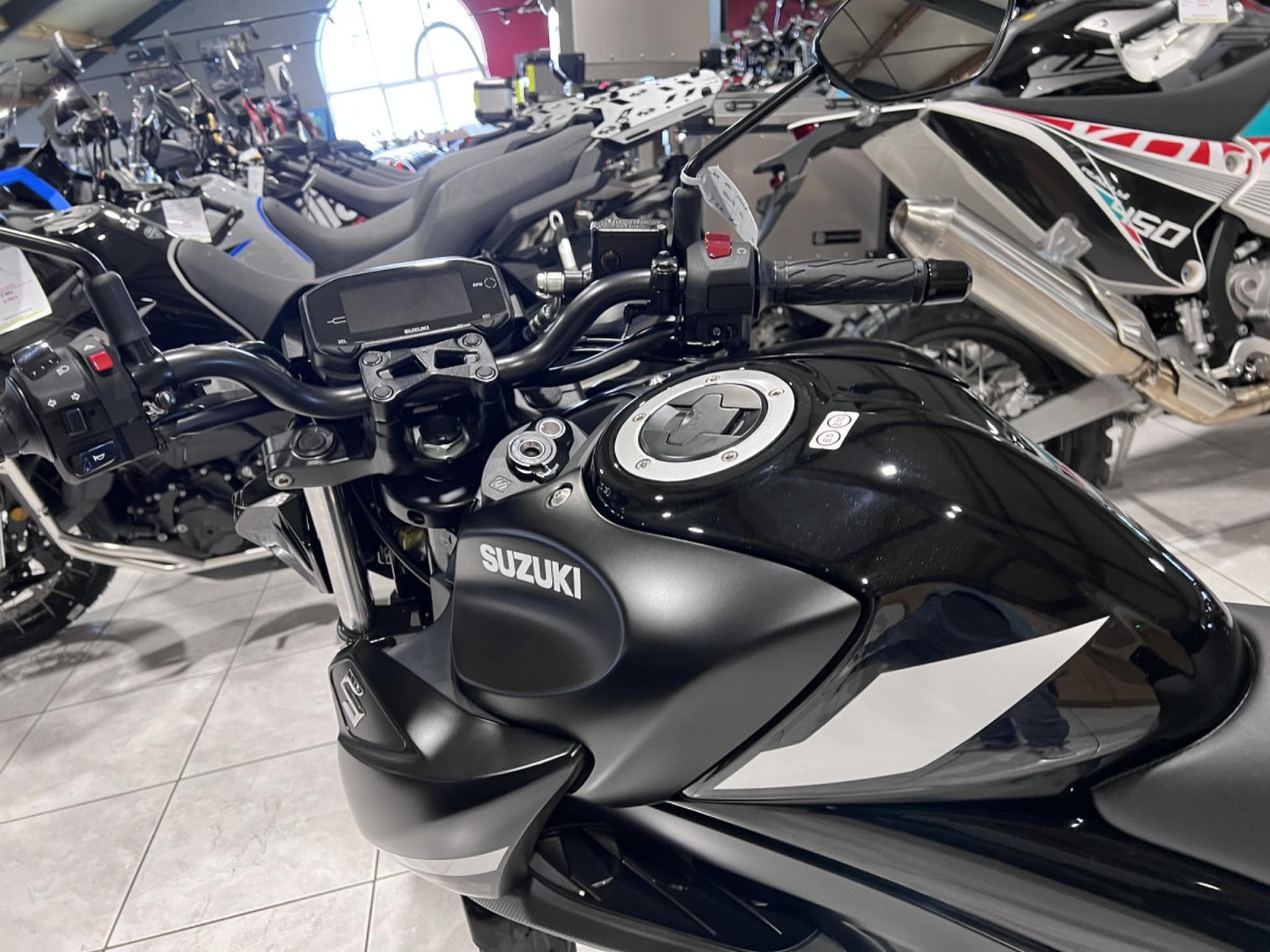 Suzuki GSX-S (2025) - Photo 6