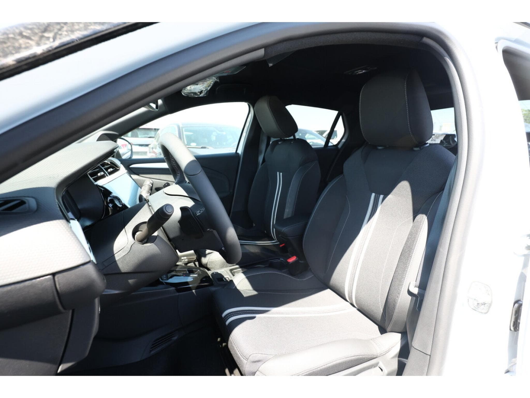 Opel Corsa 1.2 Hybride 145 e-DC6 (2025) - Photo 7