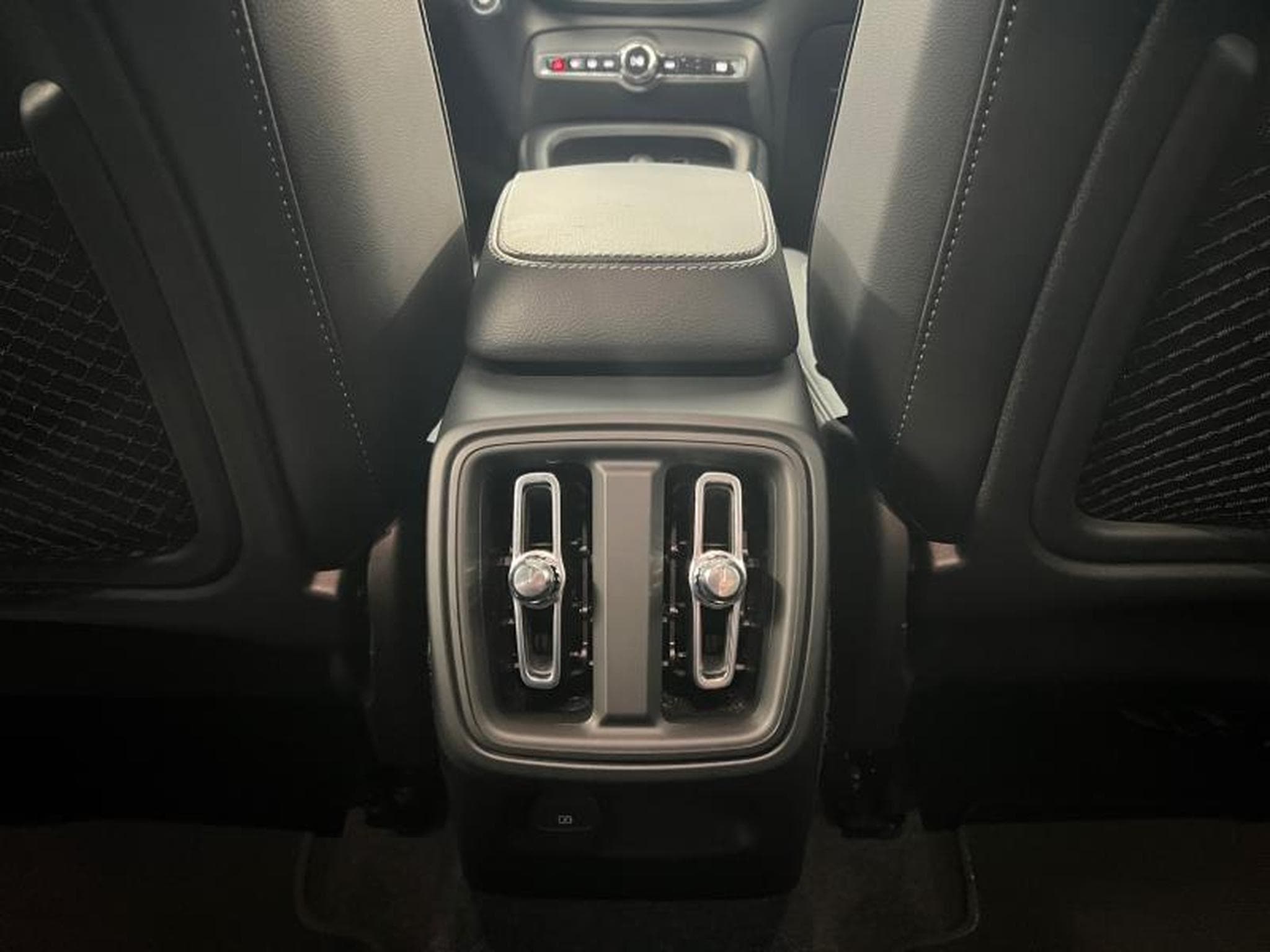 Volvo XC40 Inscription (2021) - Photo 19