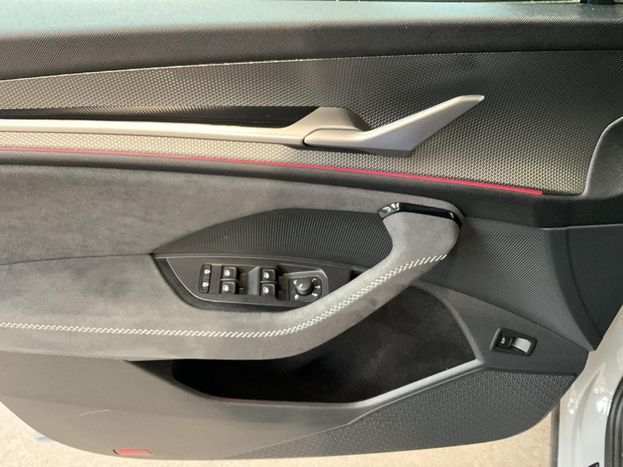 Skoda Kodiaq Sportline+DSG+4x4+PackClever+AHK+Pano (2024) - Foto 14