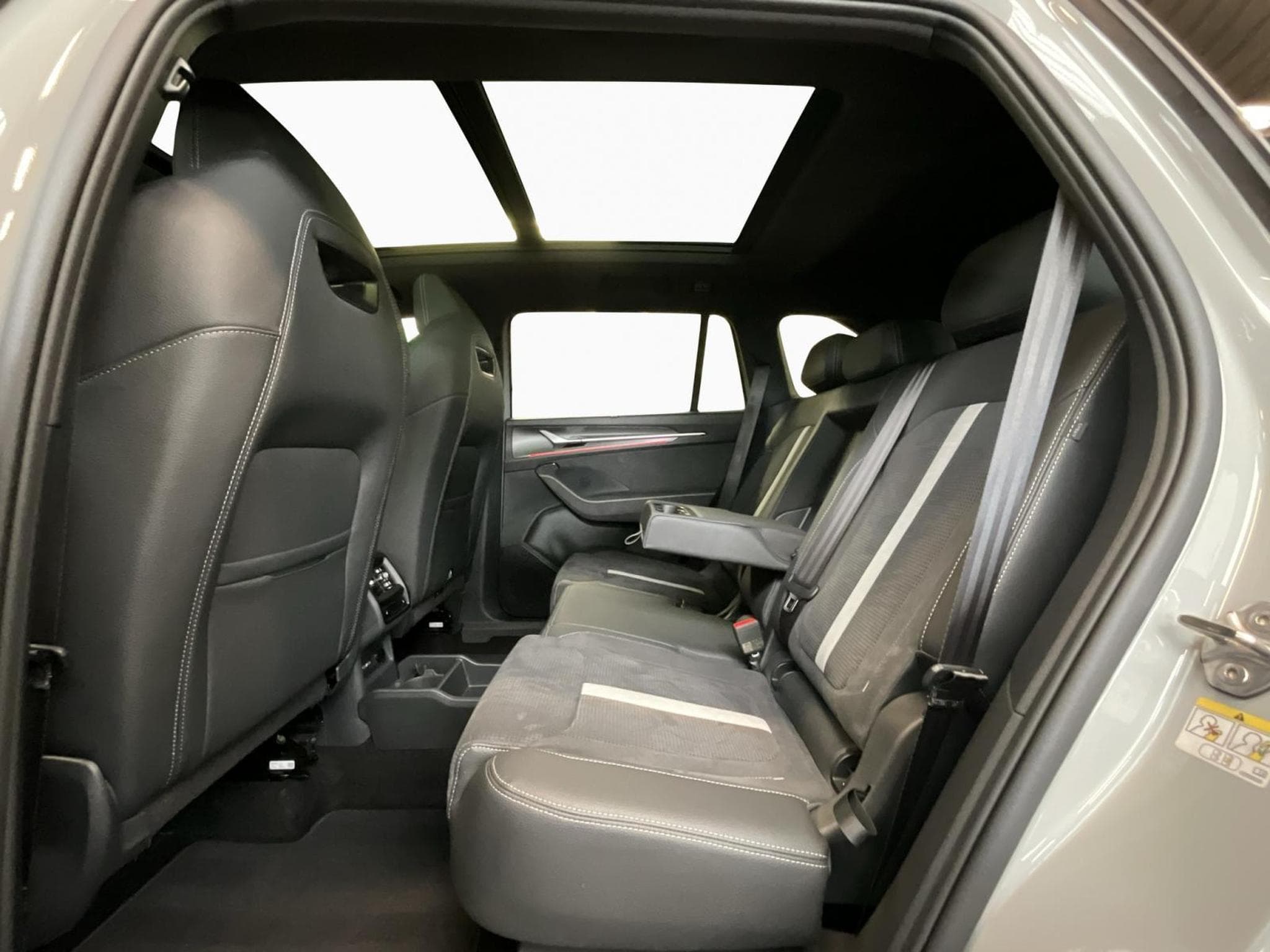 Skoda Kodiaq Sportline+DSG+4x4+PackClever+AHK+Pano (2024) - Foto 16