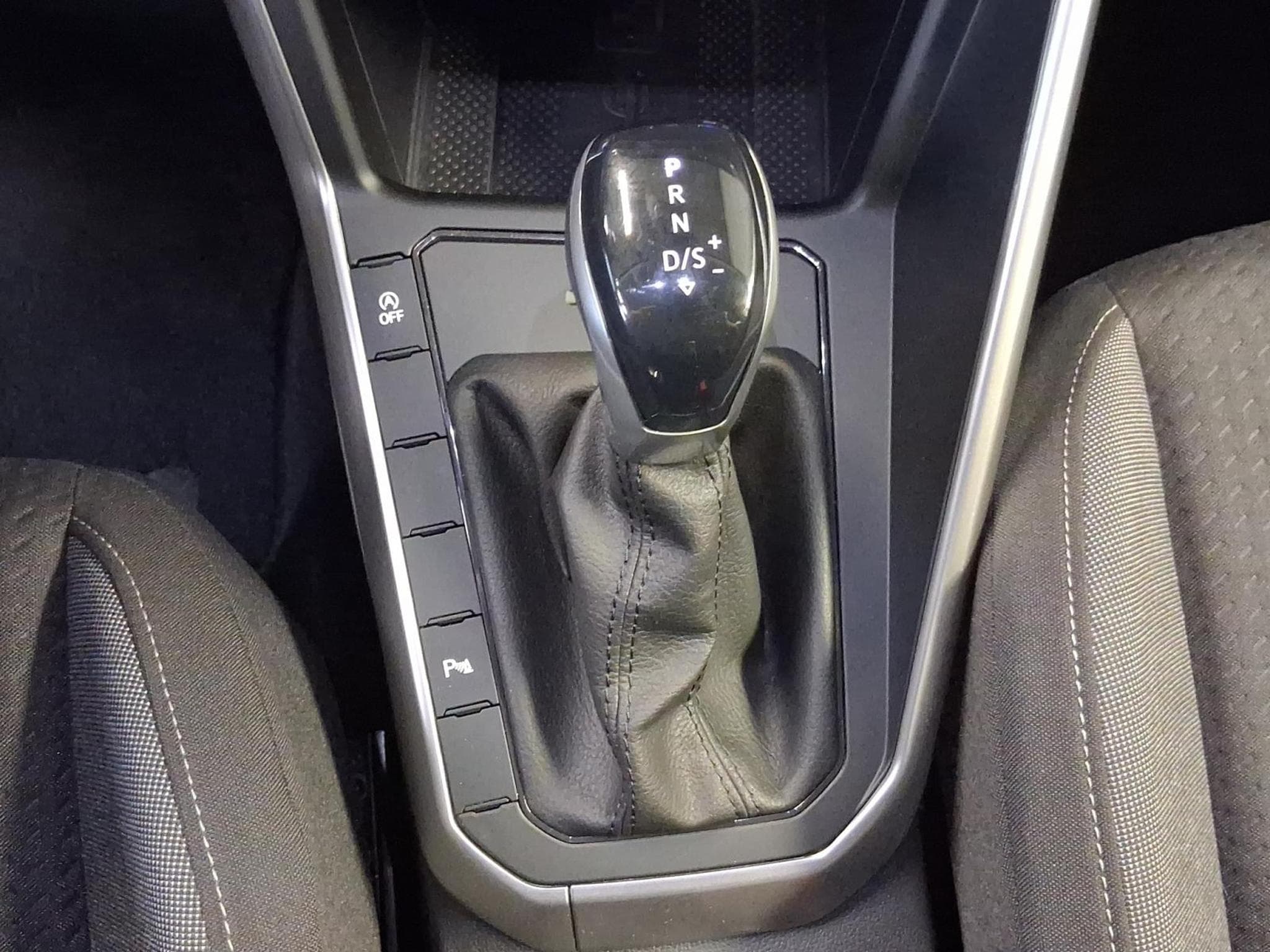 VW Taigo Life+DSG+IQ-Drive+Navi+RearView (2023) - Foto 12