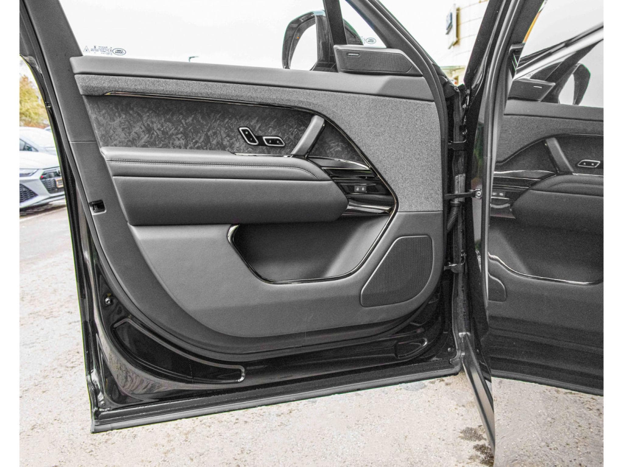 Land-Rover Range Rover Sport P530 V8 FIRST EDITION BLACK PACK (2023) - Photo 17