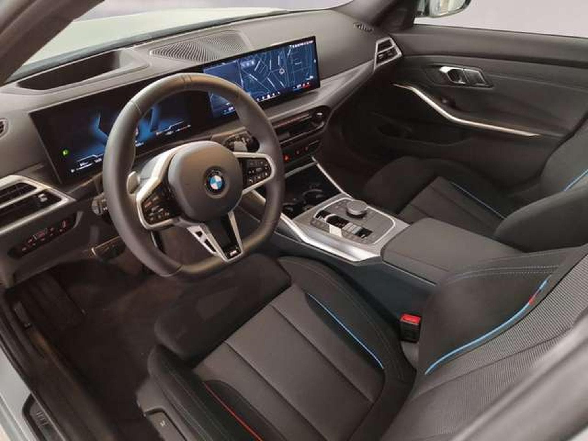 BMW 320 d xDrive Head-Up HiFi DAB LED (2025) - Photo 6