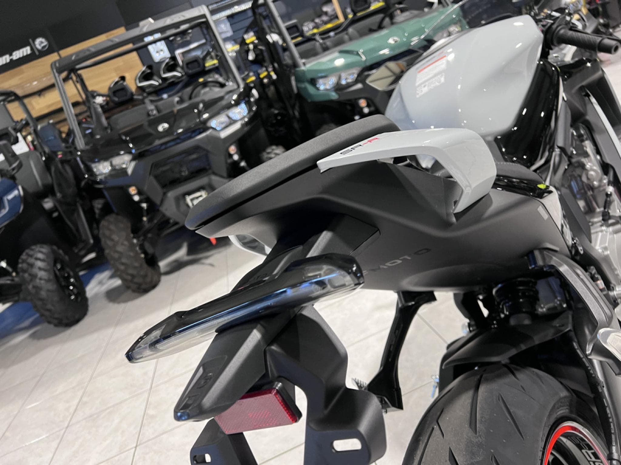 CF Moto 675 SR-R (2026) - Photo 5