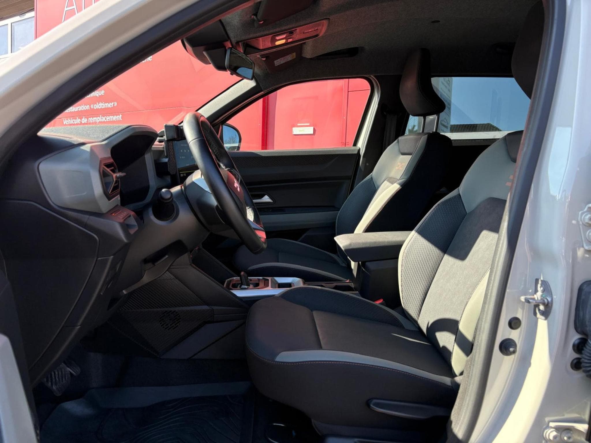 Dacia Duster 1.6 HYBRID 140CV EXTREME (2024) - Foto 15