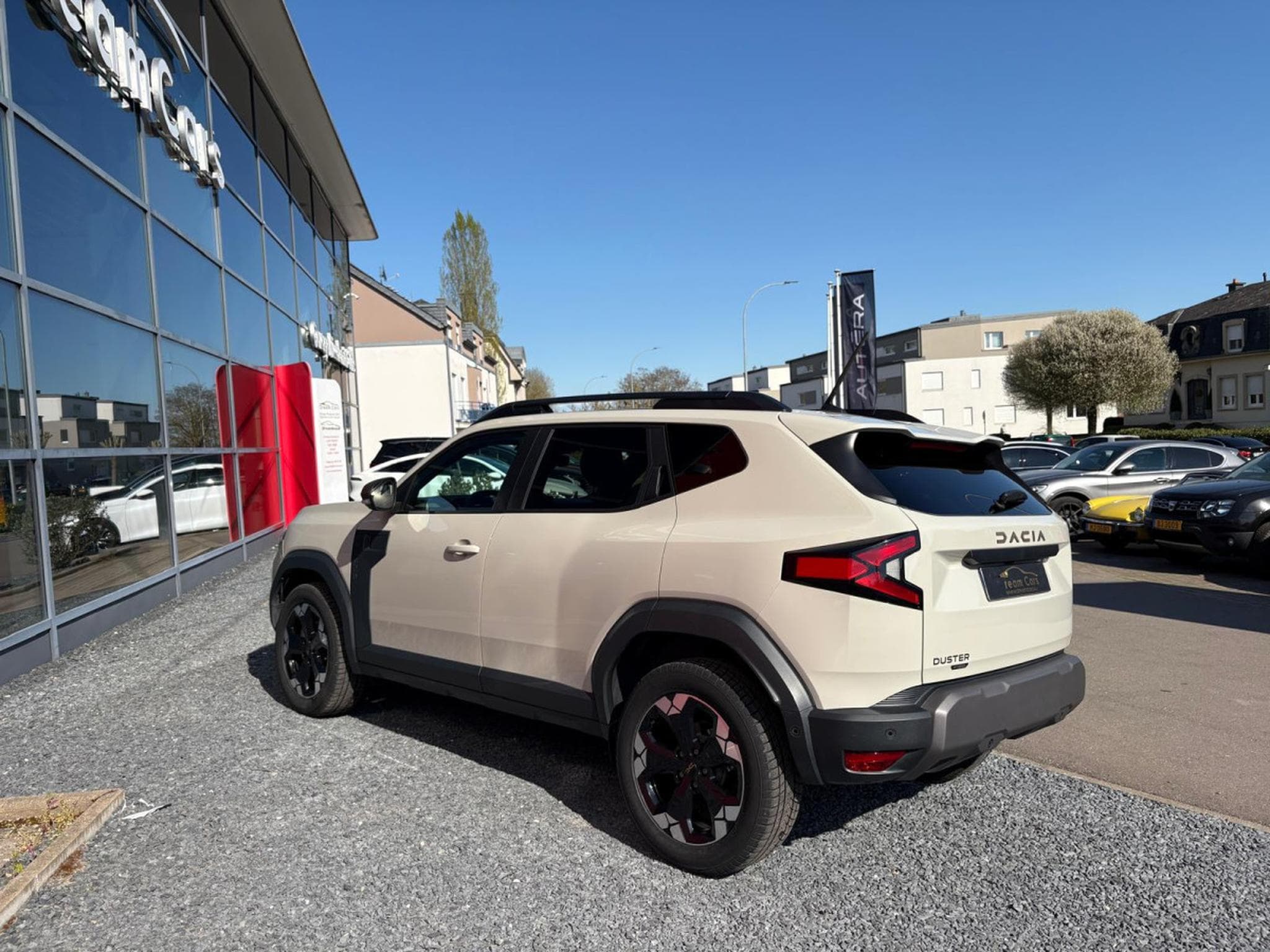 Dacia Duster 1.6 HYBRID 140CV EXTREME (2024) - Foto 6
