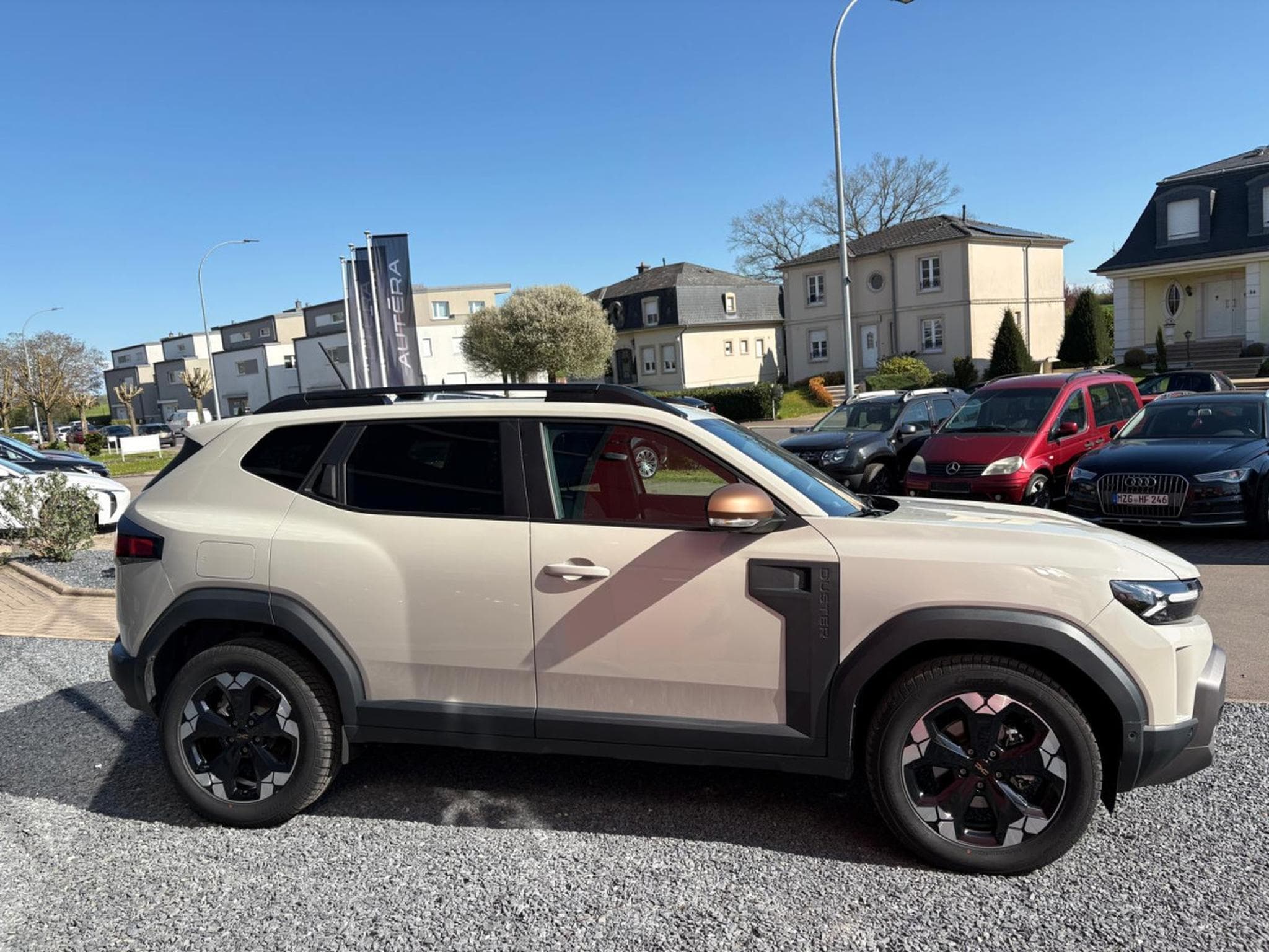 Dacia Duster 1.6 HYBRID 140CV EXTREME (2024) - Foto 7