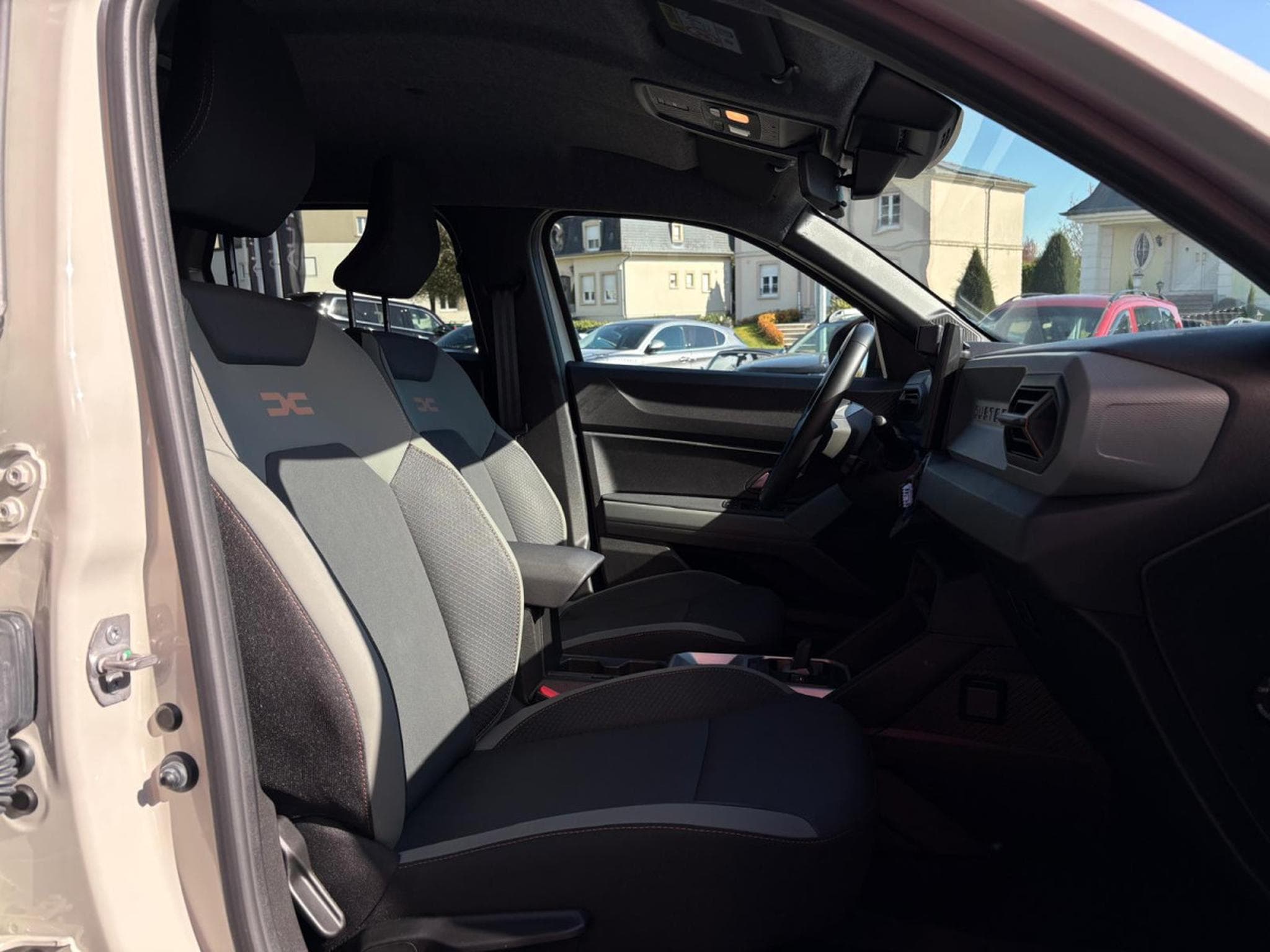 Dacia Duster 1.6 HYBRID 140CV EXTREME (2024) - Foto 9