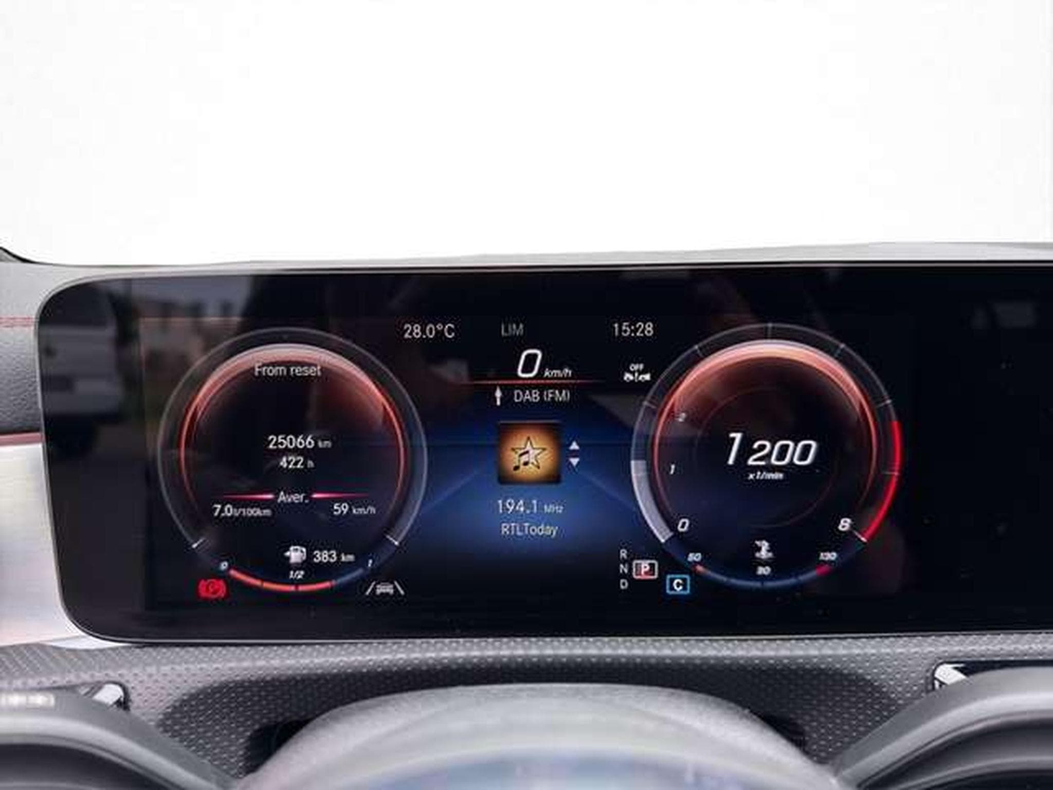 Mercedes CLA 200 AMG Line (2023) - Photo 12