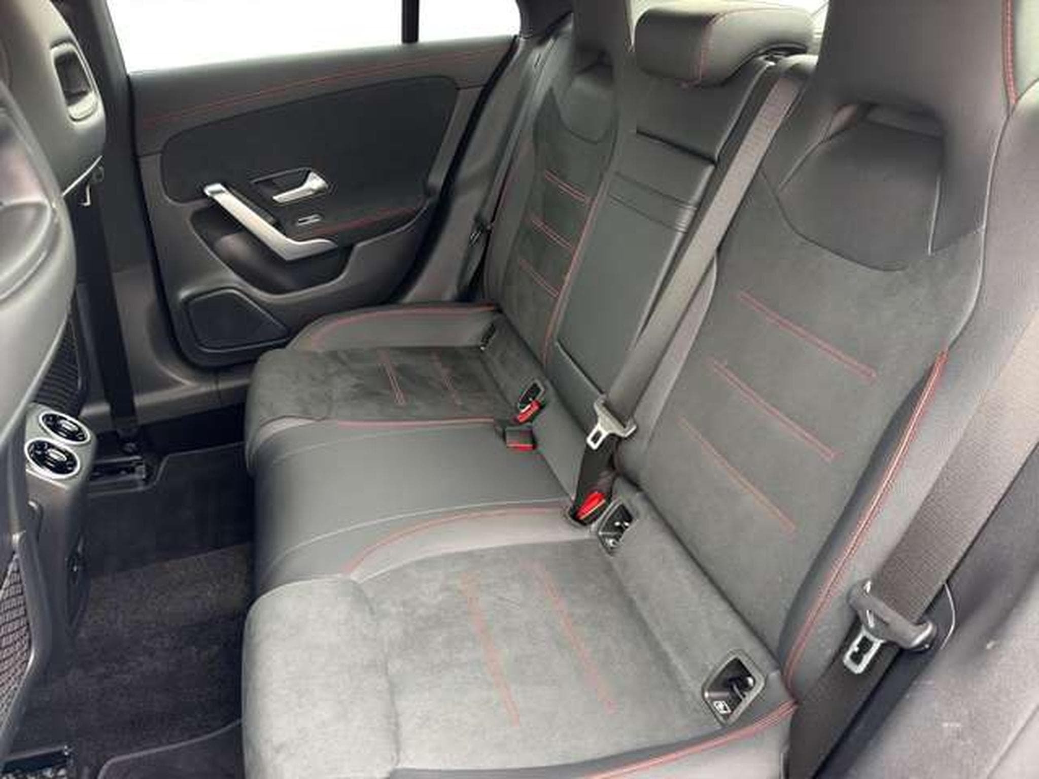 Mercedes CLA 200 AMG Line (2023) - Photo 13