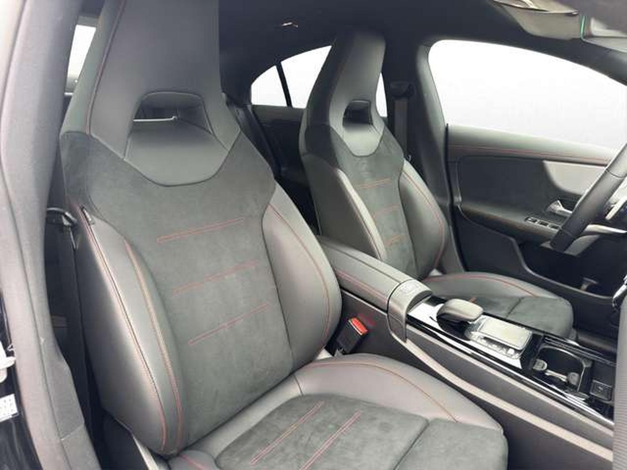 Mercedes CLA 200 AMG Line (2023) - Photo 14