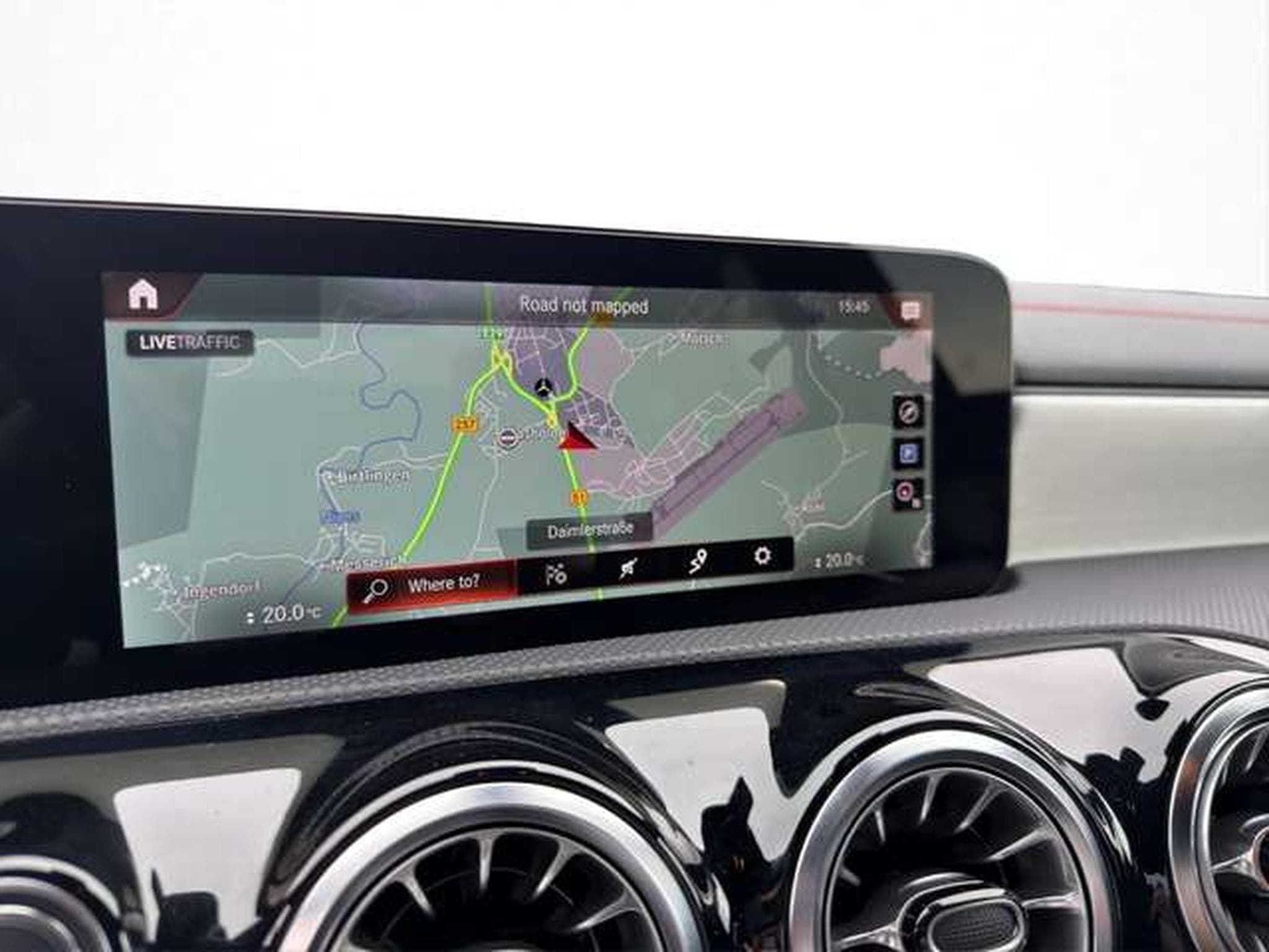 Mercedes CLA 200 AMG Line (2023) - Photo 16