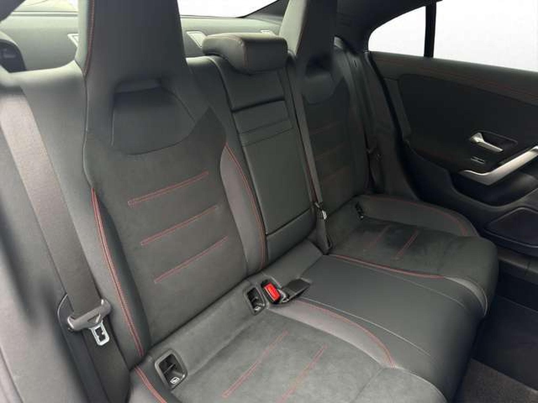 Mercedes CLA 200 AMG Line (2023) - Photo 18