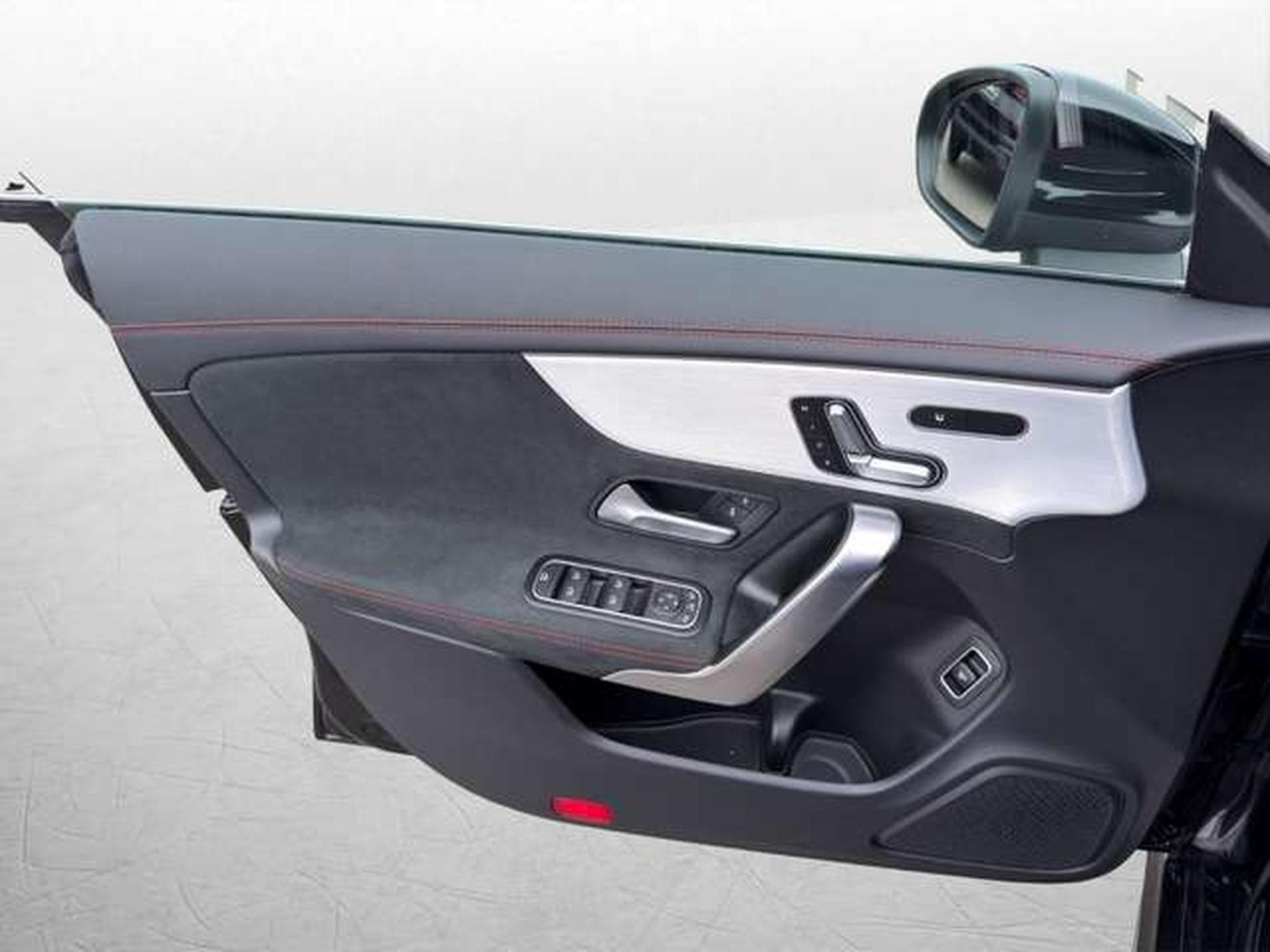 Mercedes CLA 200 AMG Line (2023) - Photo 25