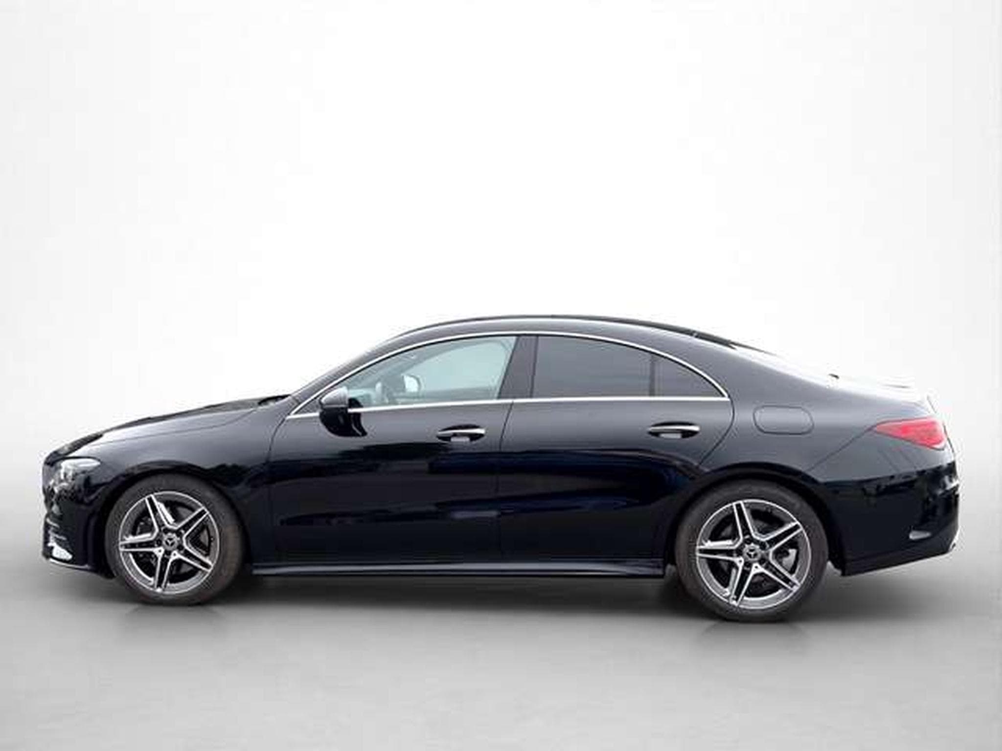 Mercedes CLA 200 AMG Line (2023) - Photo 3