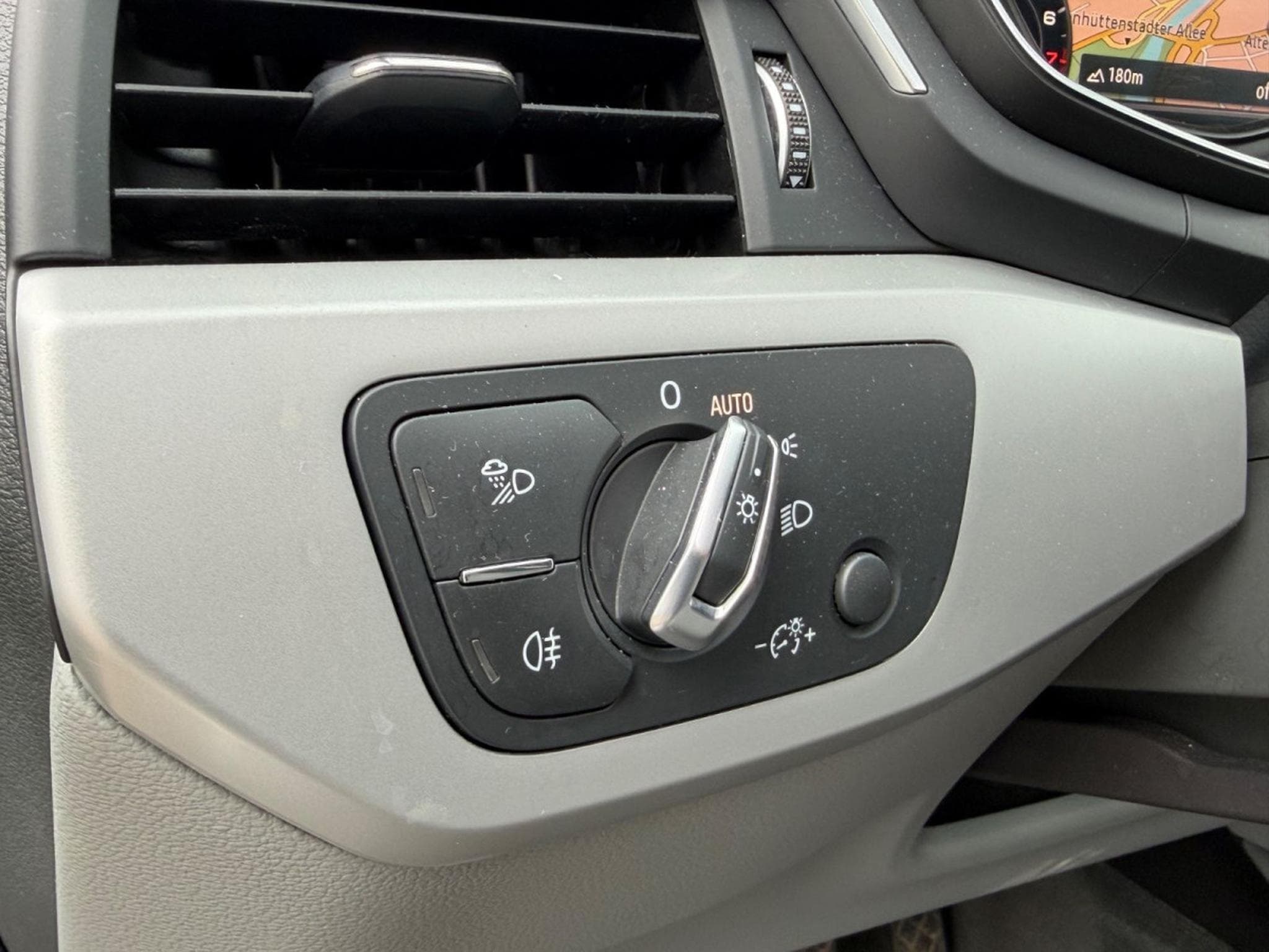 Audi A4 quattro 45 TFSI 180 KW / Pano / (2019) - Photo 13