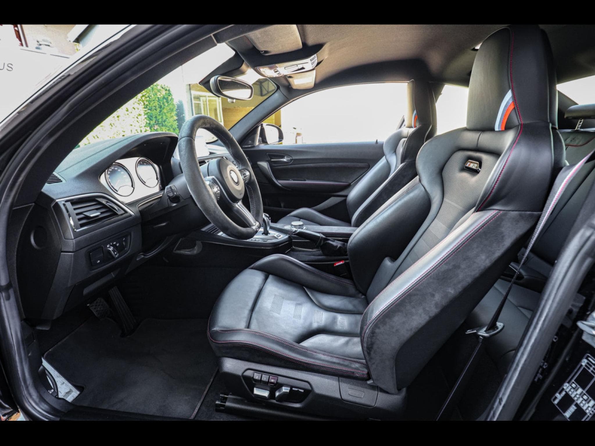 BMW M2 CS (F87) 3.0 – CERAMIC BRAKES - BLACK SAPPHIRE METALLIC (2020) - Photo 11
