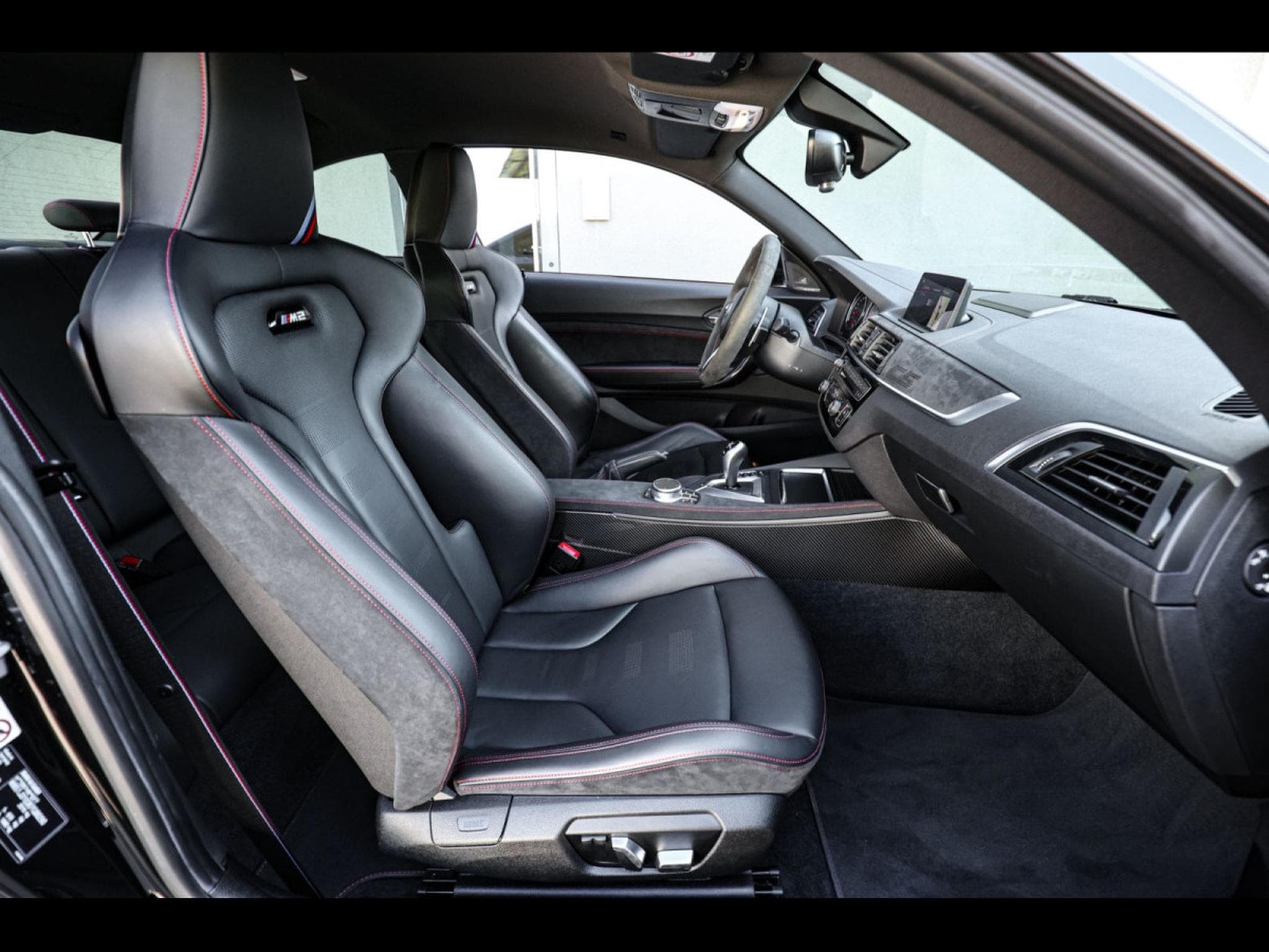 BMW M2 CS (F87) 3.0 – CERAMIC BRAKES - BLACK SAPPHIRE METALLIC (2020) - Photo 14
