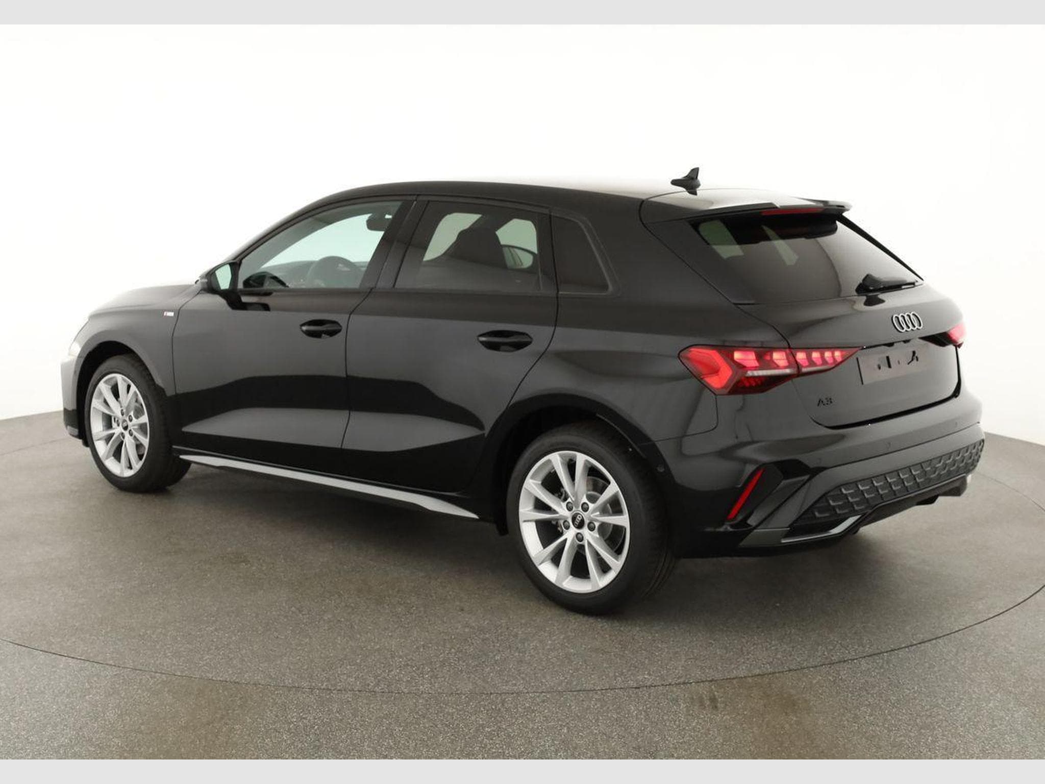 Audi A3 Sportback TFSI 110 kW S line (2026) - Photo 3