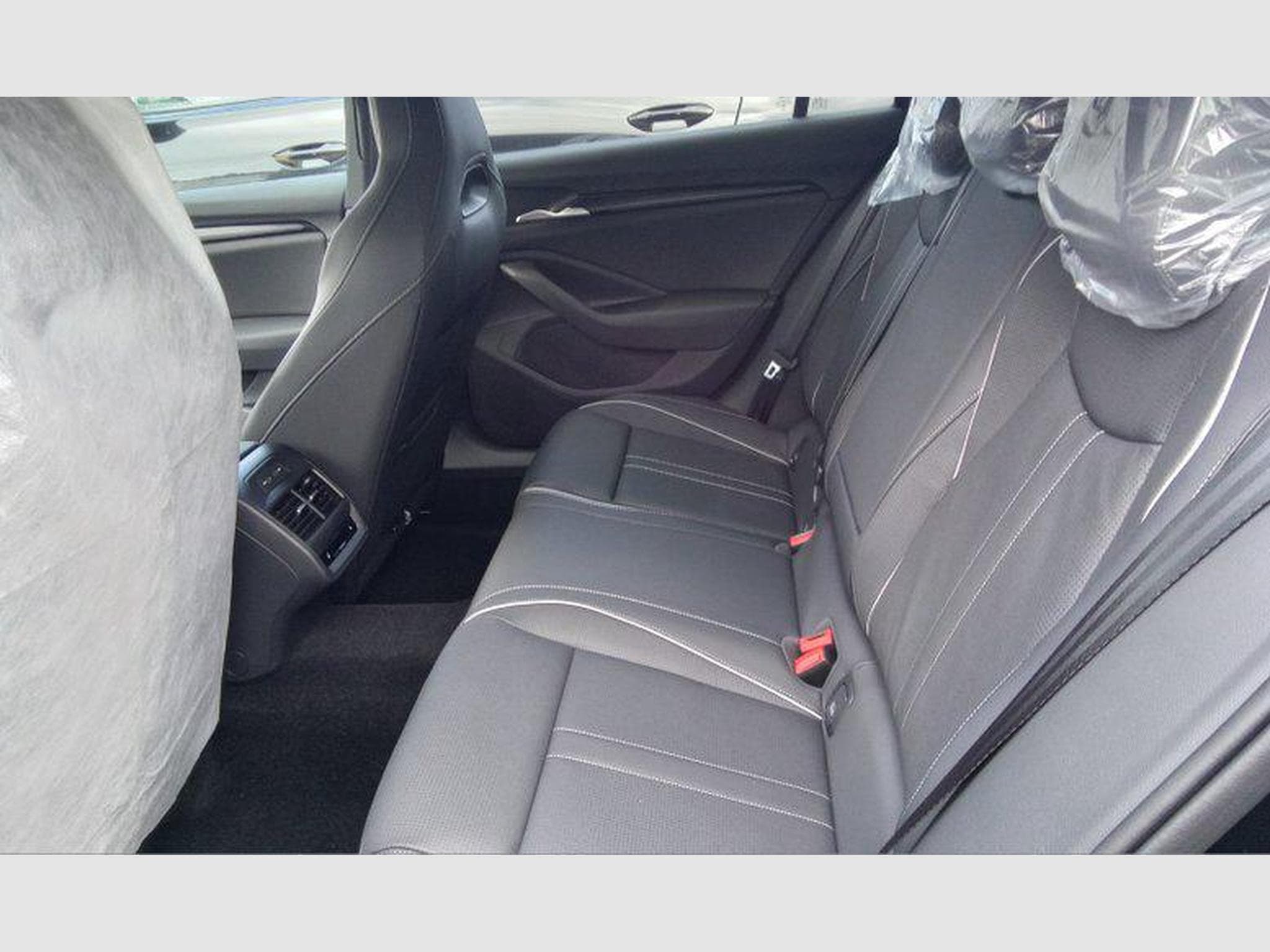 Skoda Superb Sportline 1.5 TSI iV 6-Gang-DSG (2025) - Foto 6