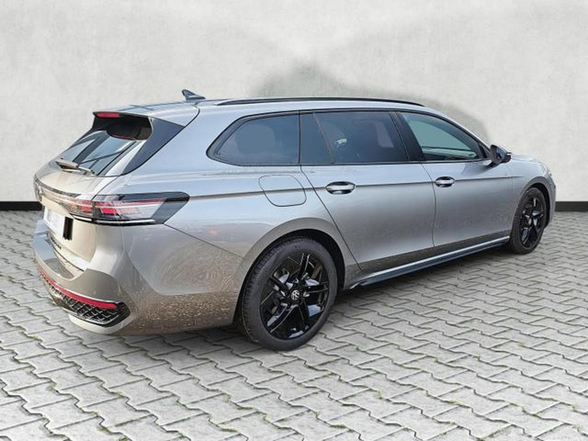 VW Passat Variant 2.0 TDI 142 kW 4Motion R-Line (2026) - Photo 7