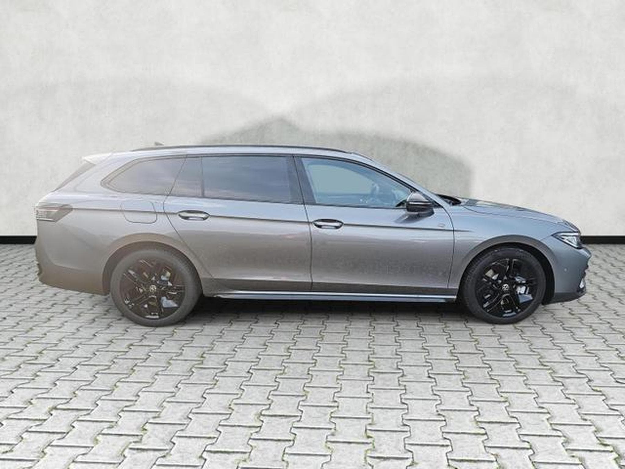 VW Passat Variant 2.0 TDI 142 kW 4Motion R-Line (2026) - Photo 8