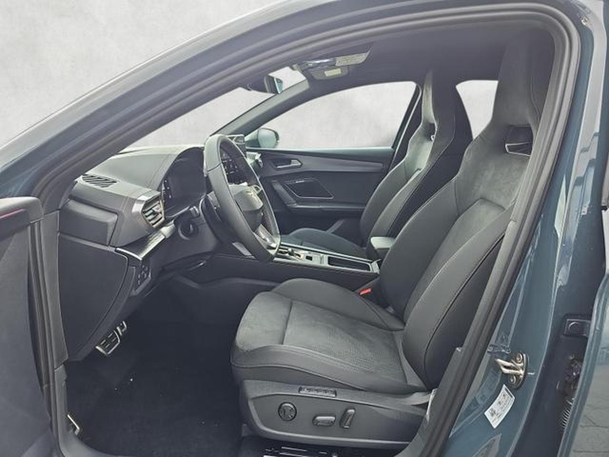 Cupra Leon 2.0 TSI 245 kW 4Drive VZ (2025) - Photo 9