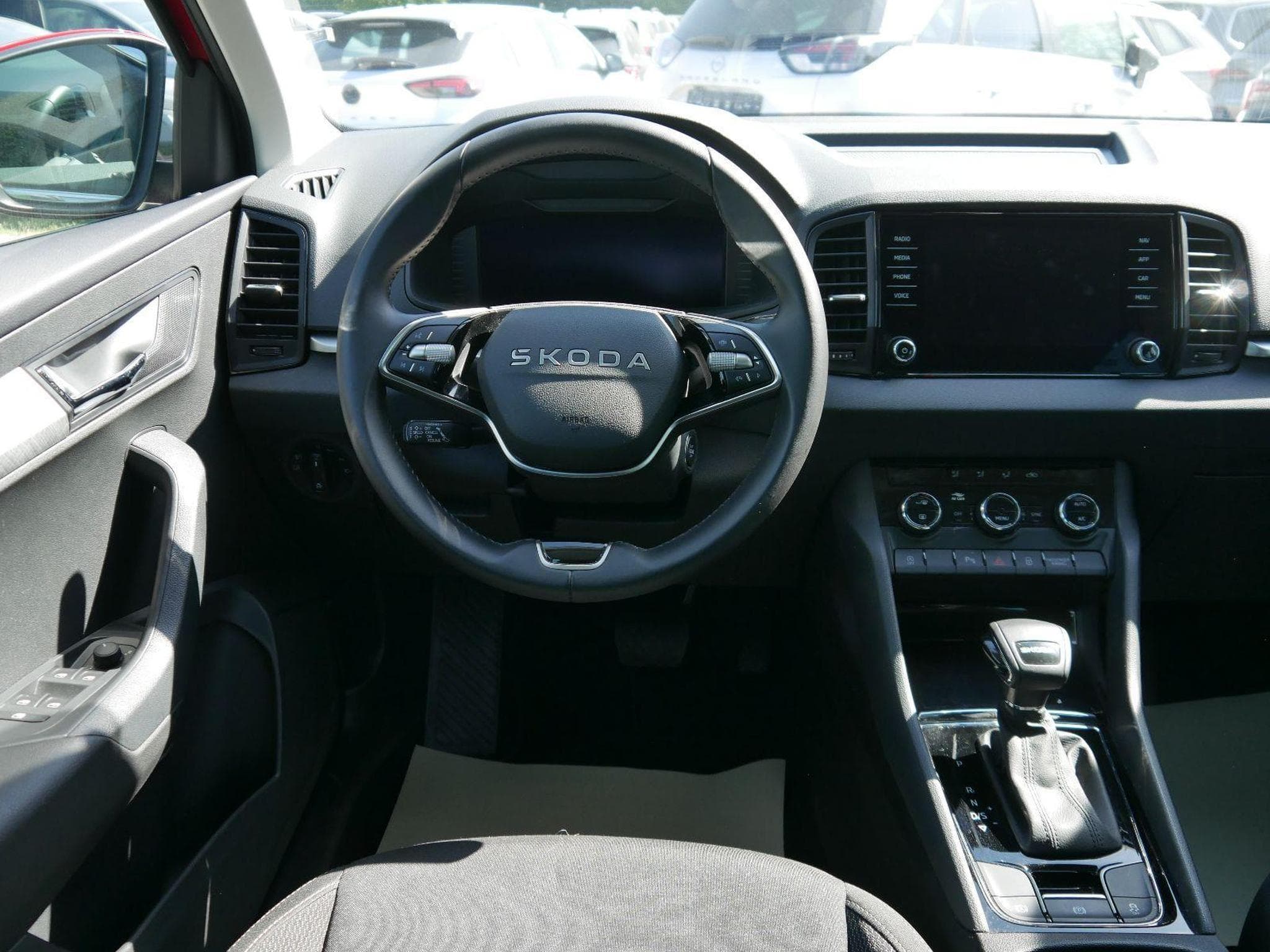 Skoda Karoq Selection 1.5 TSI (2025) - Photo 10