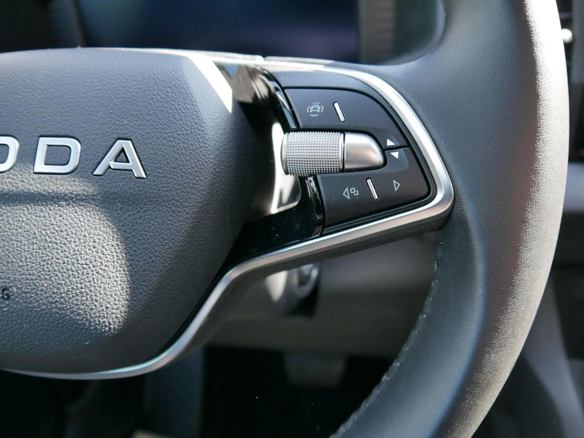 Skoda Karoq Selection 1.5 TSI (2025) - Photo 12