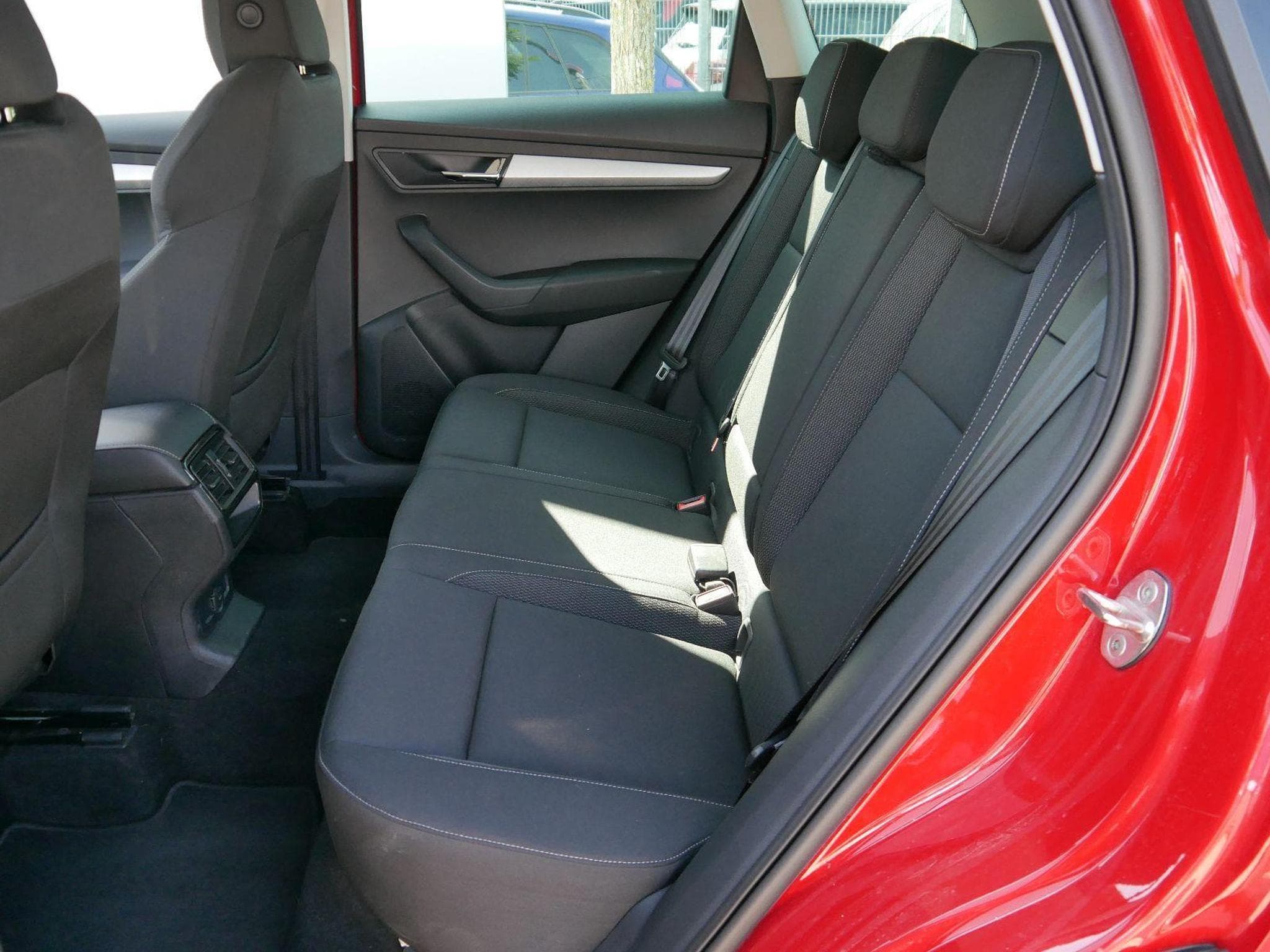 Skoda Karoq Selection 1.5 TSI (2025) - Photo 7