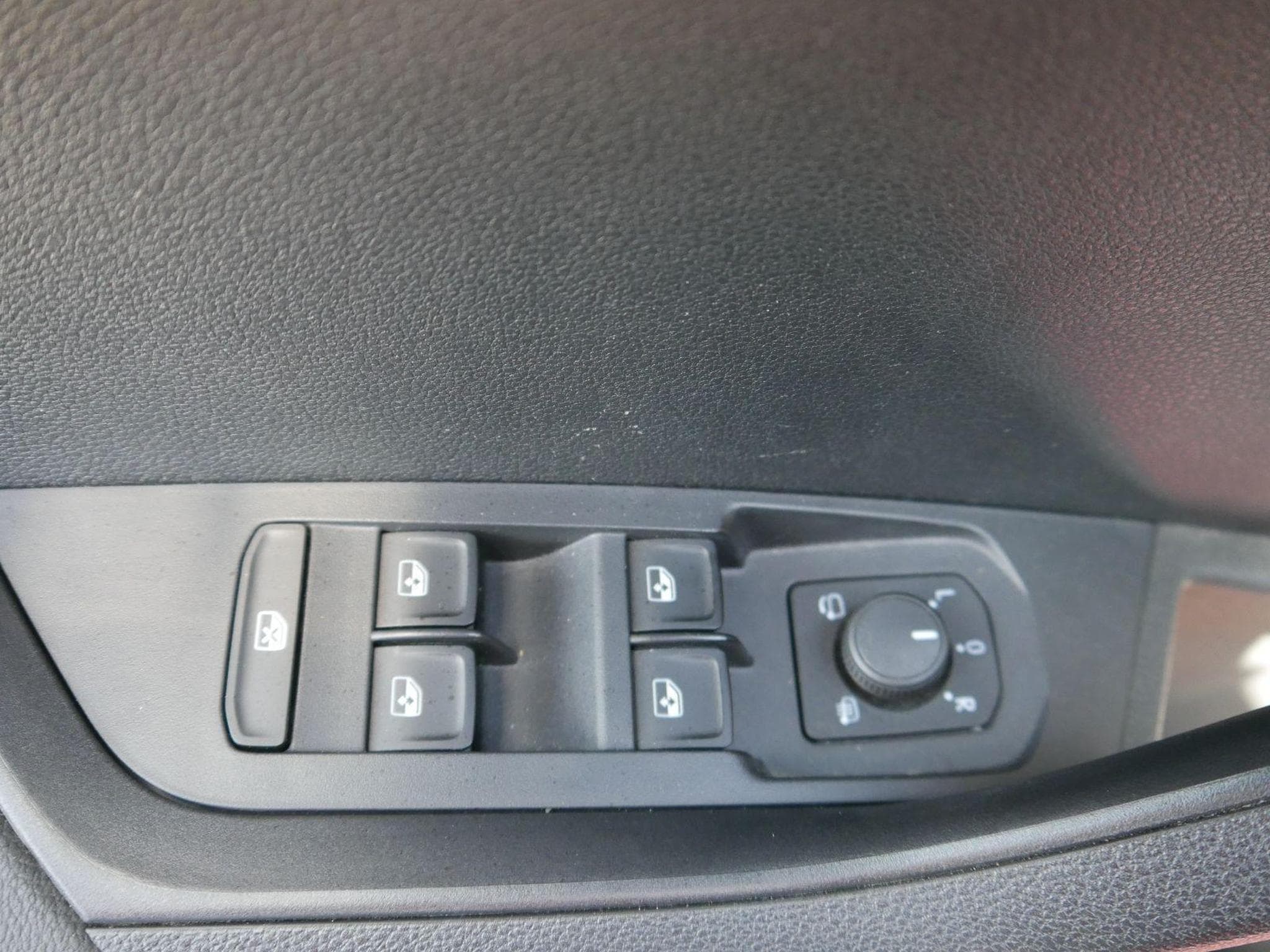 Skoda Karoq Selection (2025) - Foto 10