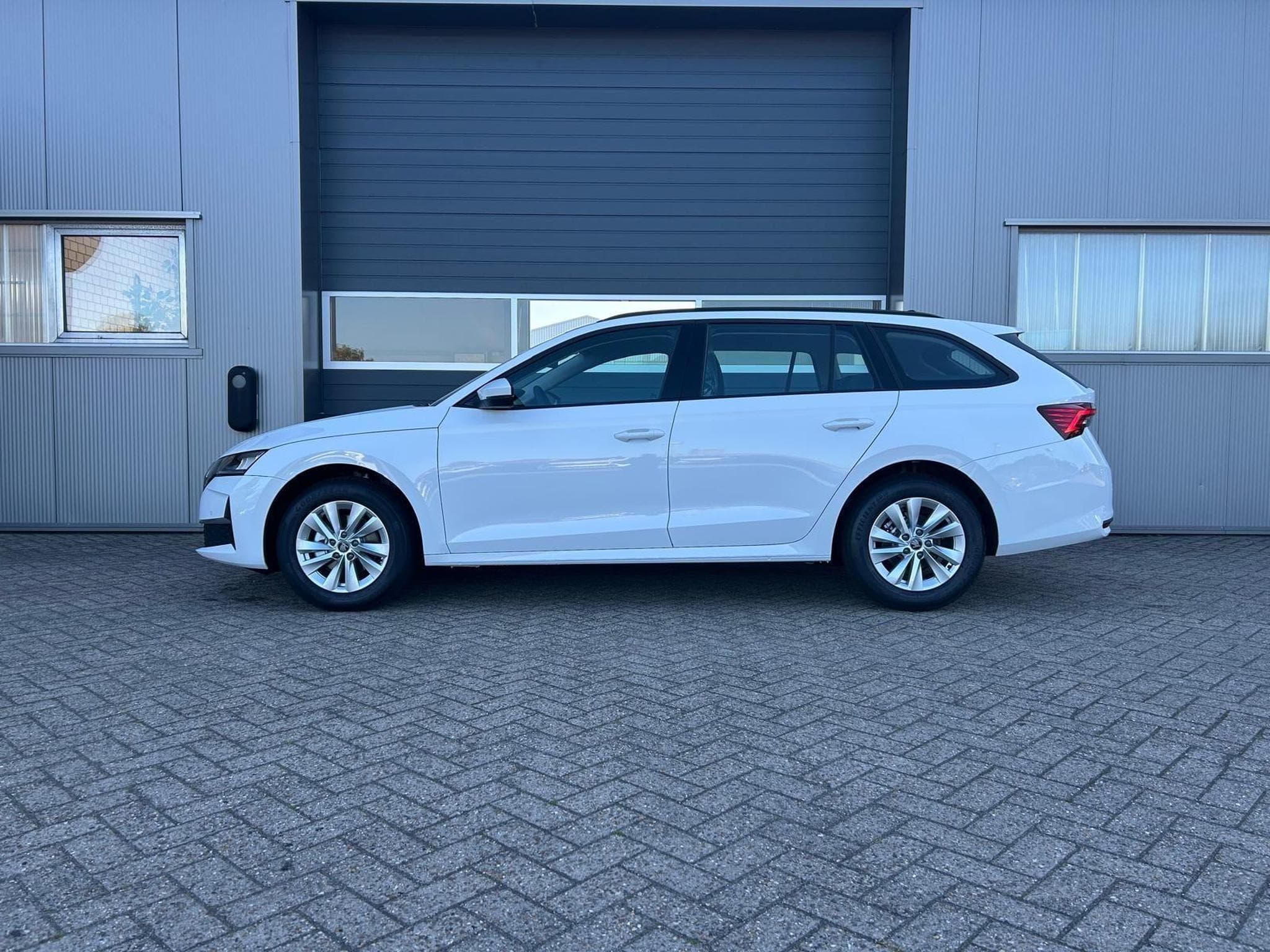 Skoda Octavia 1.5 TSI 150PS (2026) - Foto 2