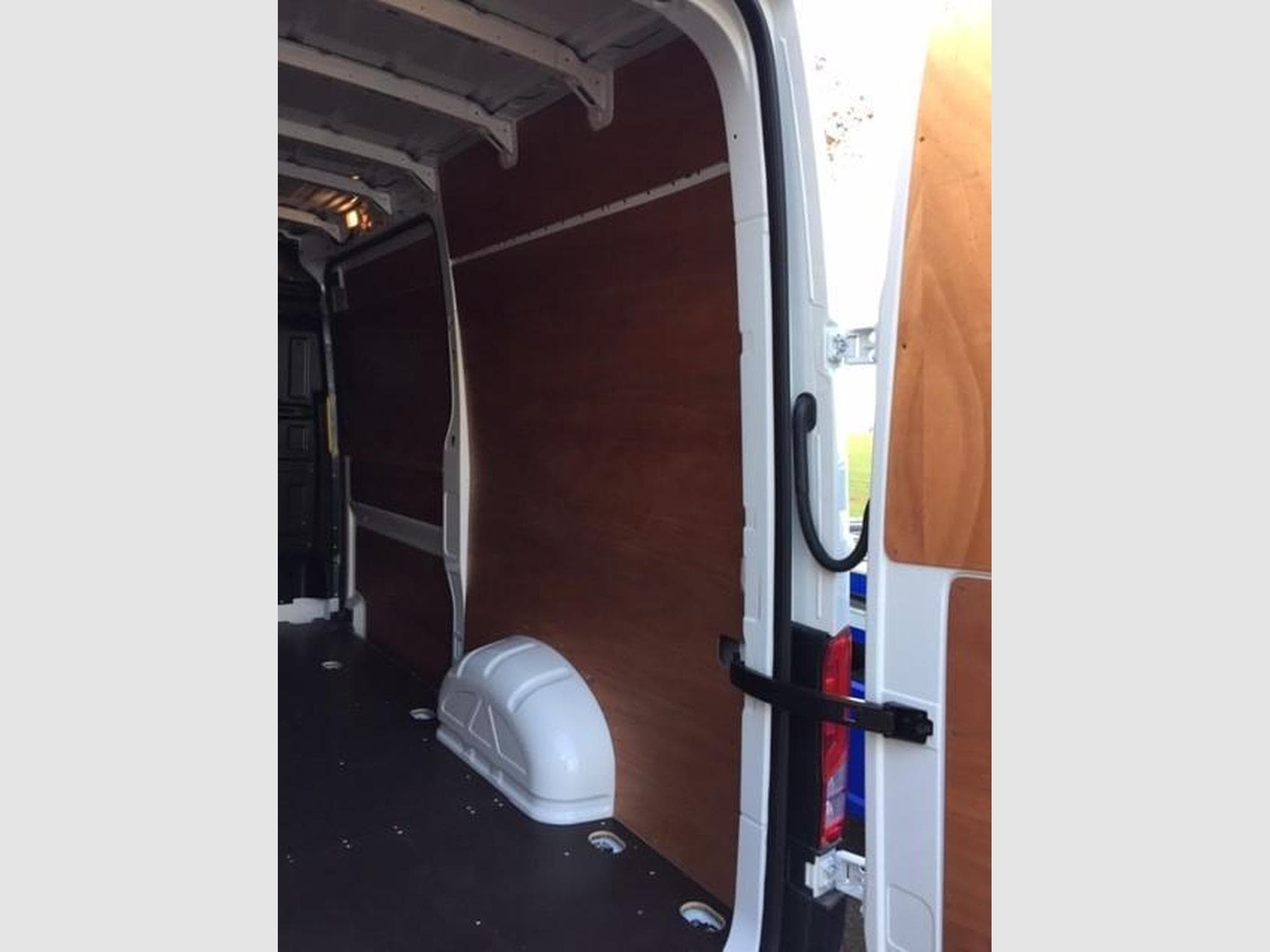 VW Crafter Kasten 35 mittellang Hochdach FWD (2026) - Photo 12