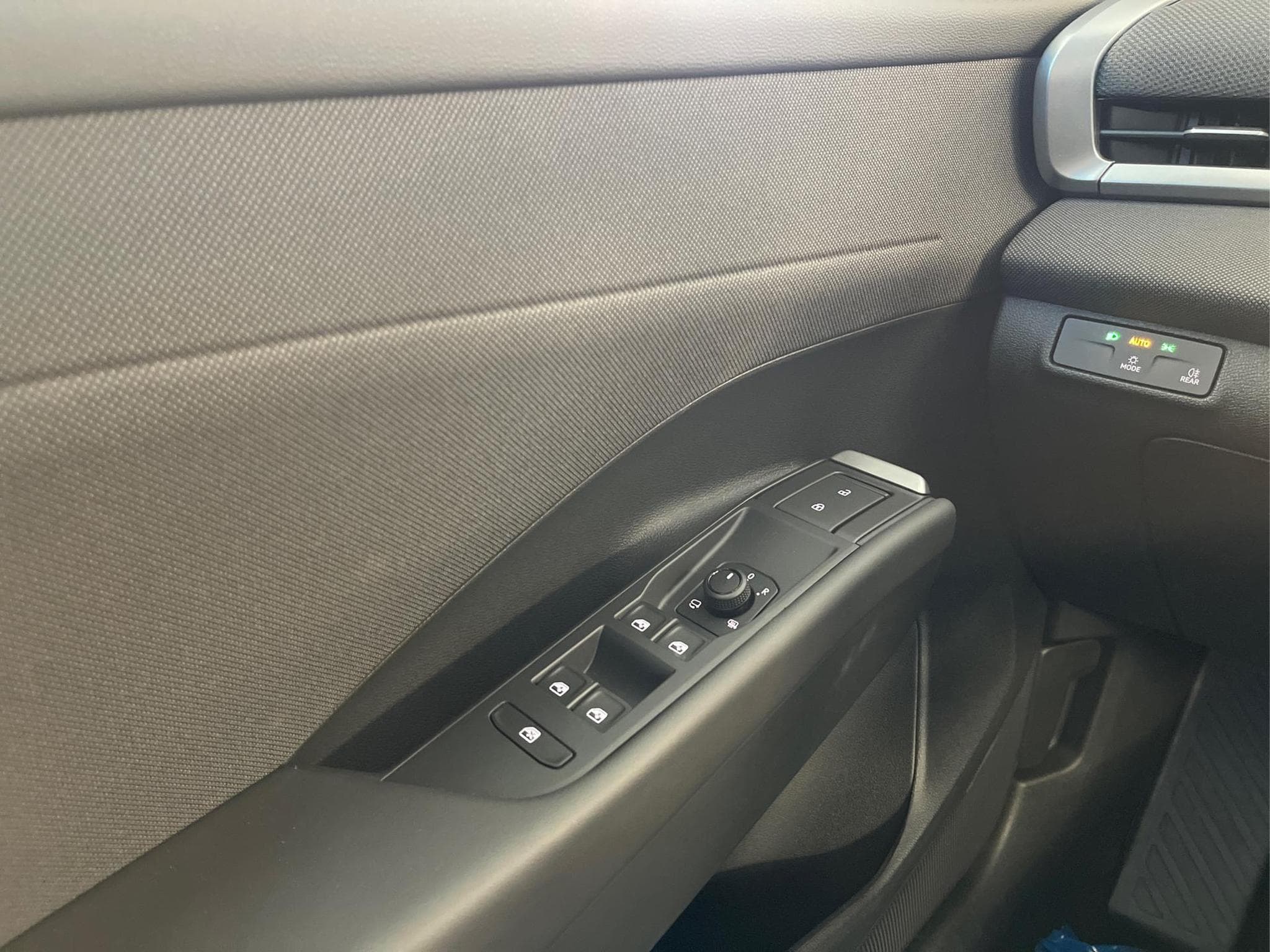 VW T-Roc NEU Life (2026) - Foto 9