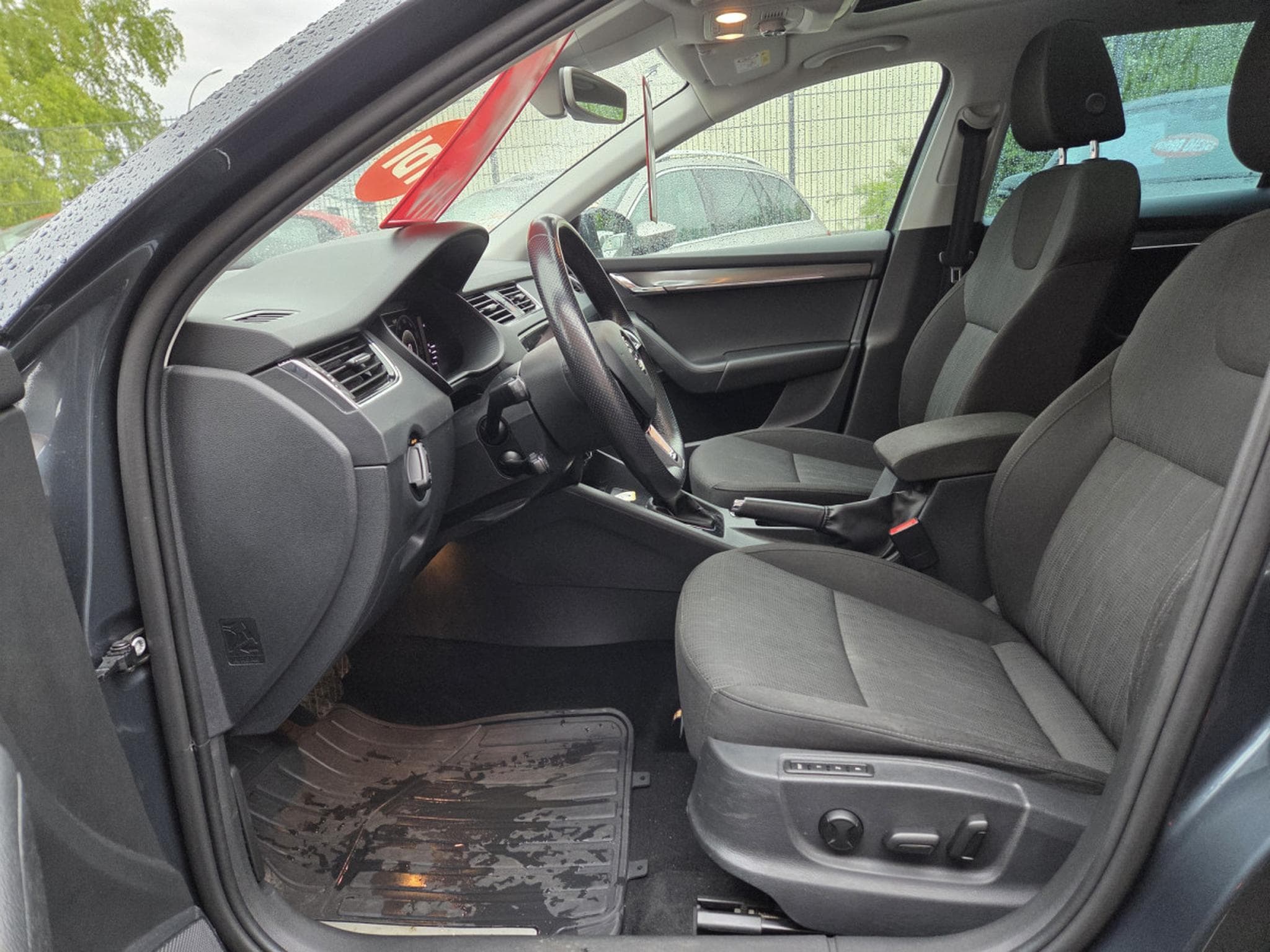 Skoda Octavia BREAK TDI DSG (2019) - Foto 7