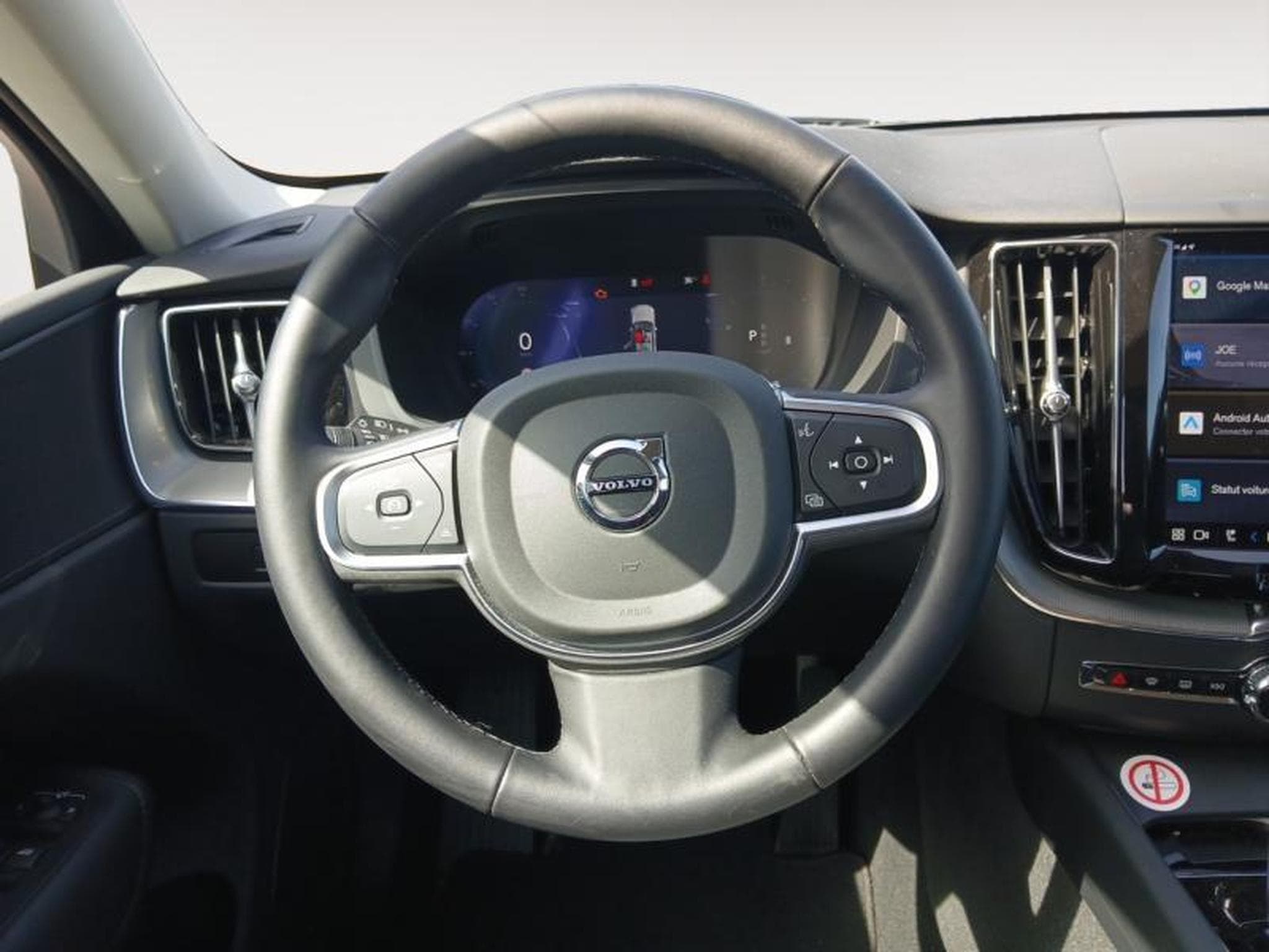 Volvo XC60 B5 Core / Essence (2025) - Foto 12