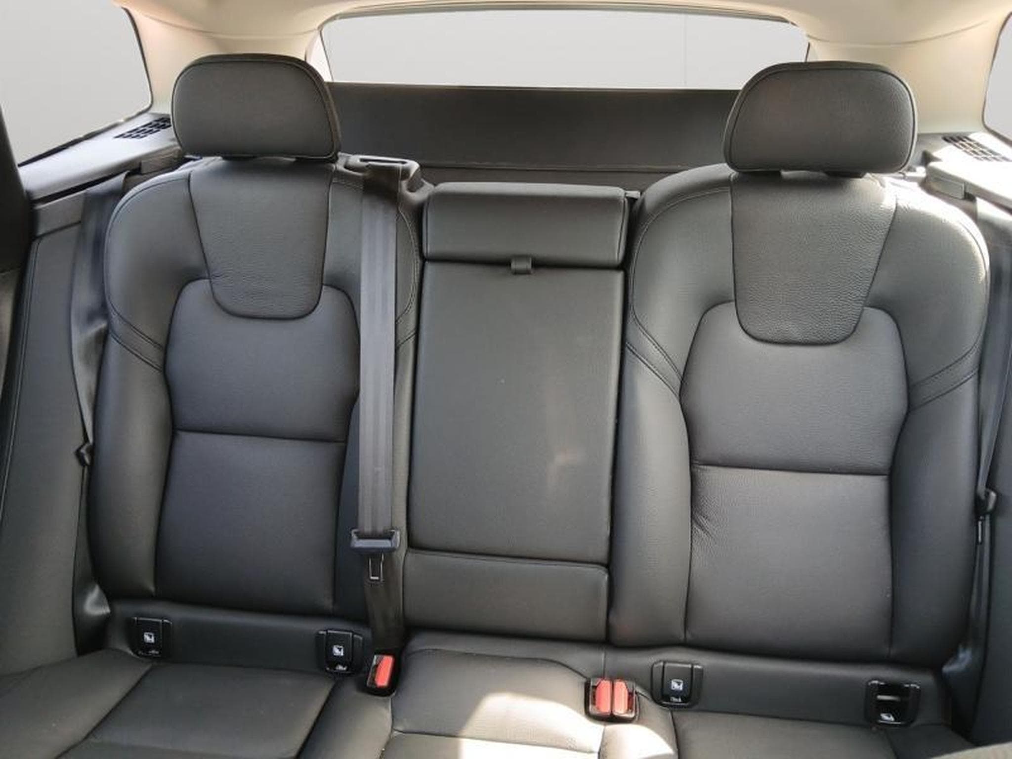 Volvo XC60 B5 Core / Essence (2025) - Foto 13