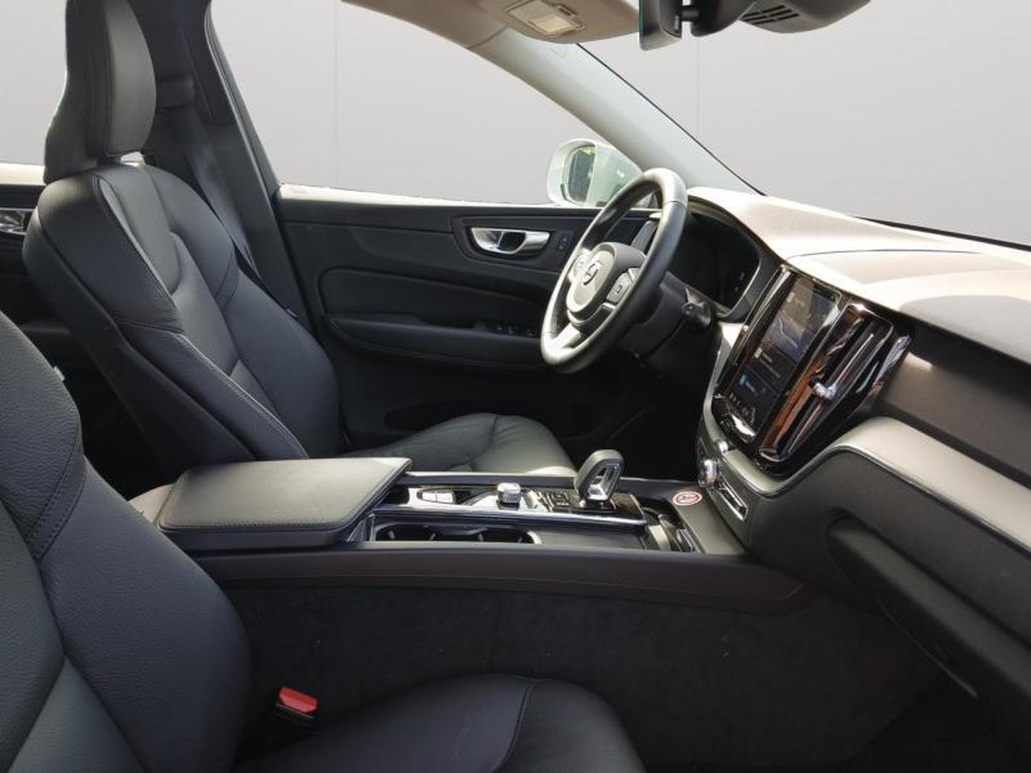 Volvo XC60 B5 Core / Essence (2025) - Foto 15