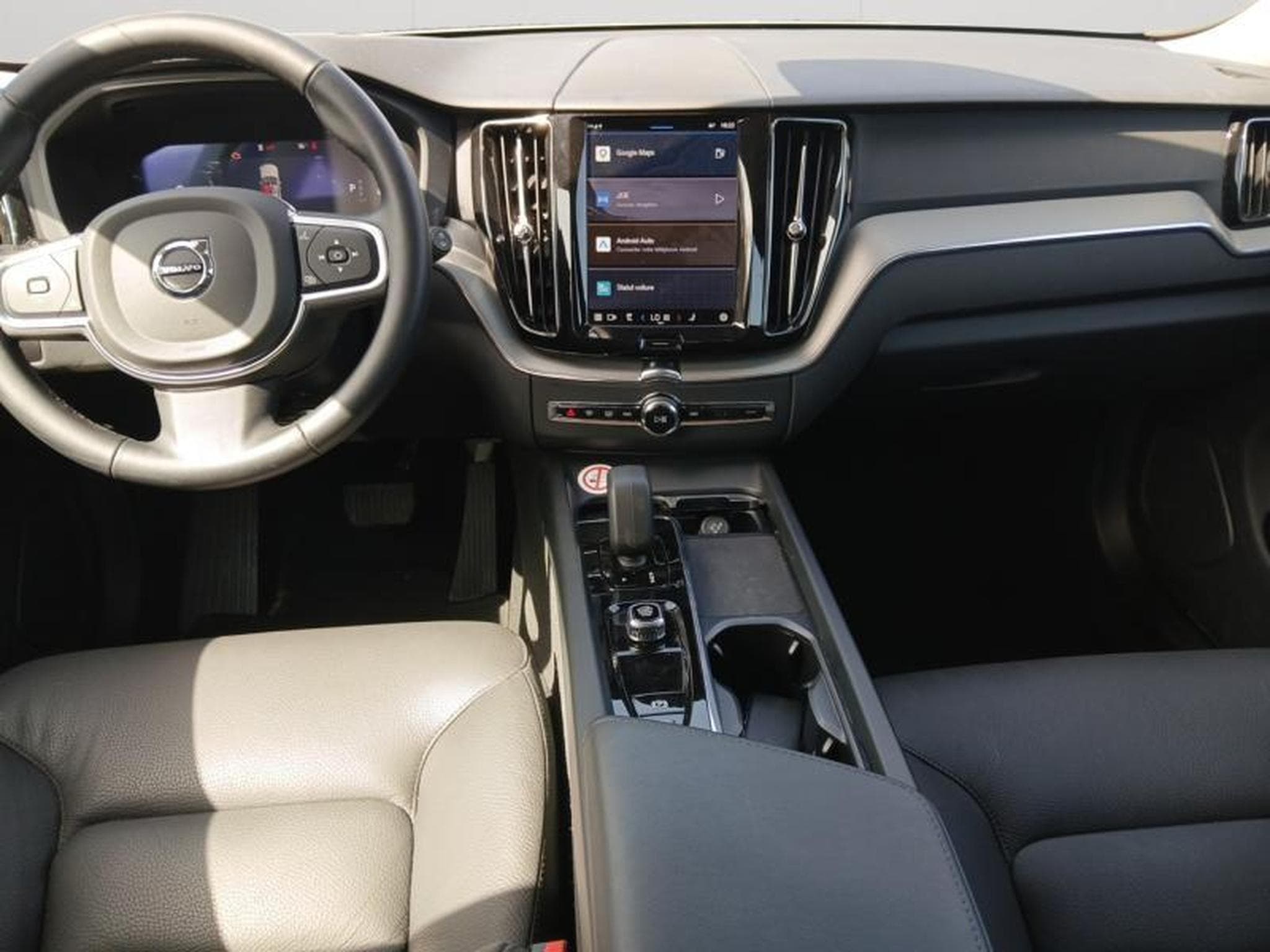 Volvo XC60 B5 Core / Essence (2025) - Foto 3