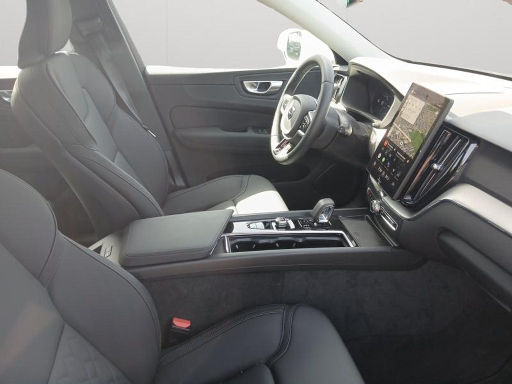 Volvo XC60 B5 Core FACELIFT / Essence (2025) - Foto 15