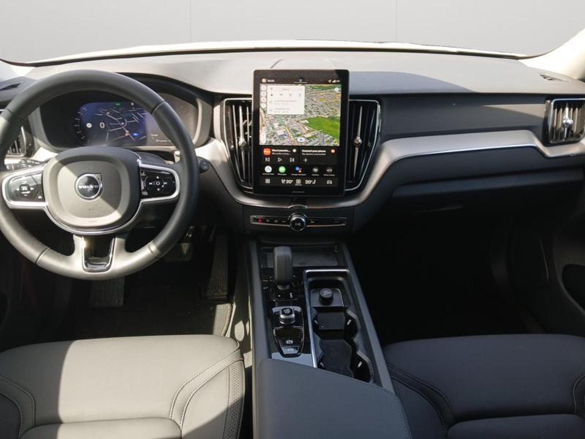 Volvo XC60 B5 Core FACELIFT / Essence (2025) - Foto 3