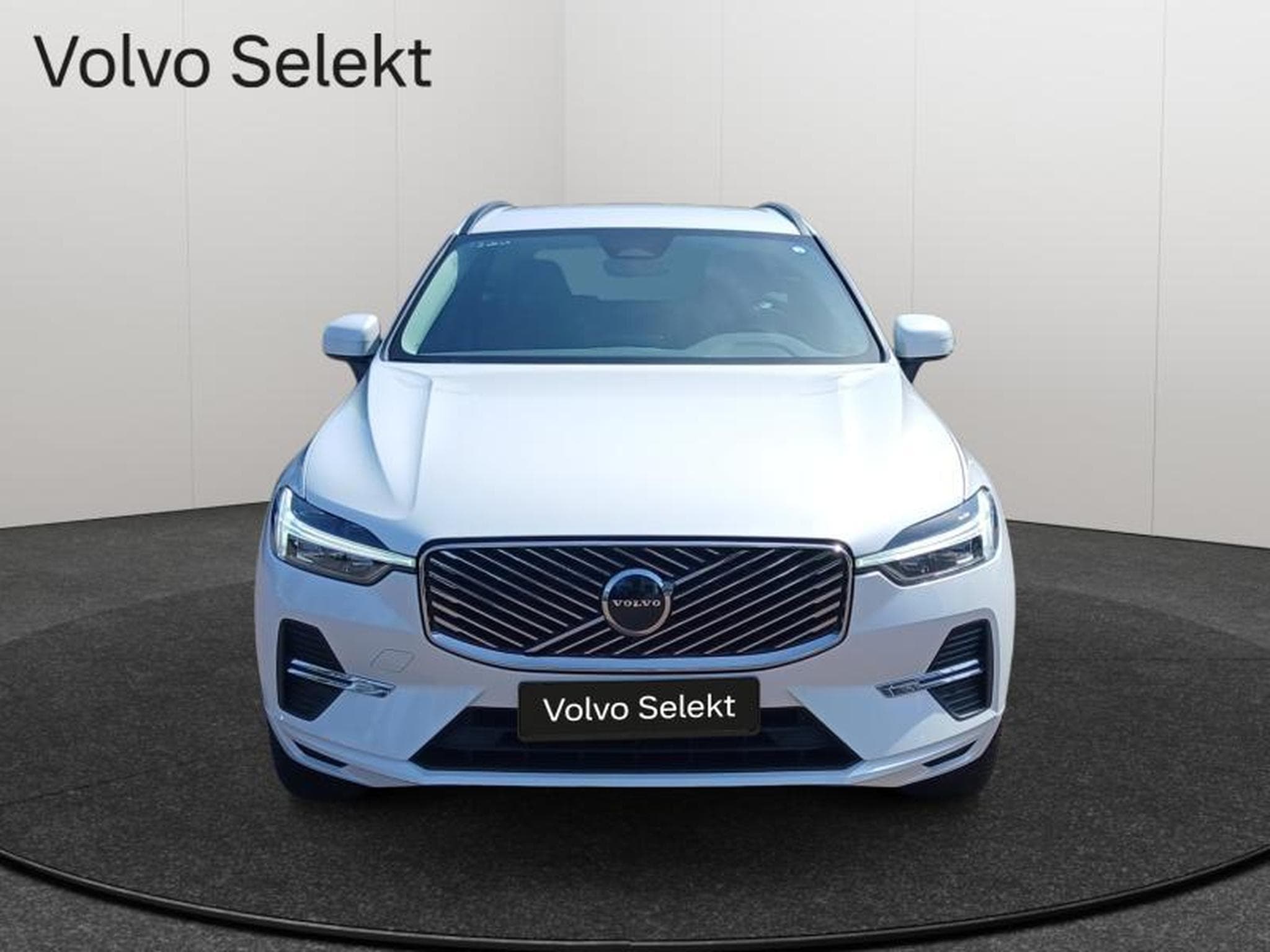 Volvo XC60 B5 Core FACELIFT / Essence (2025) - Foto 9