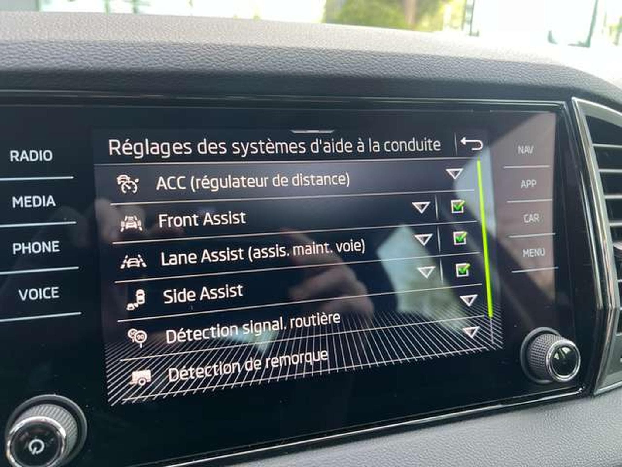 Skoda Karoq 1.5 TSI CLEVER 150 CV (2021) - Photo 10