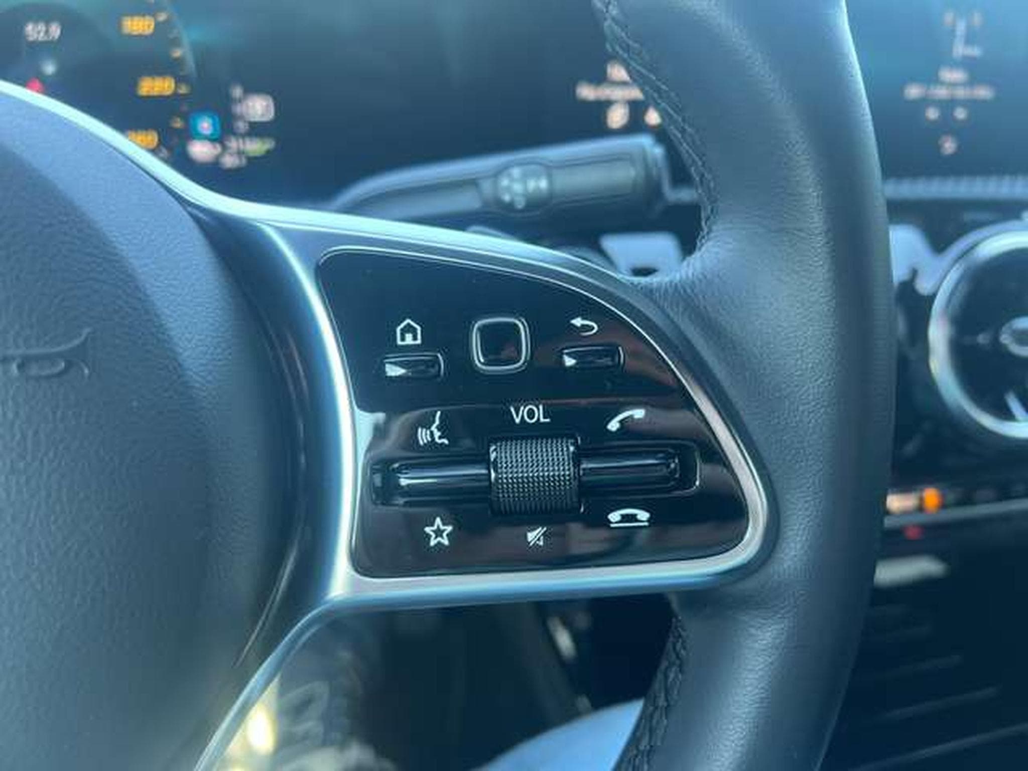 Mercedes A 250 HYBRIDE ESSENCE BUSINESS LINE (2022) - Photo 6