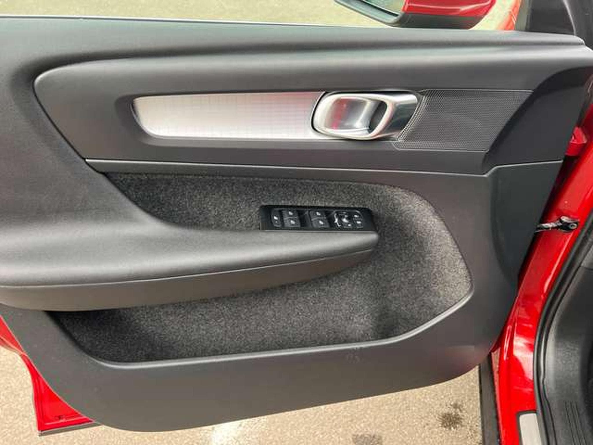 Volvo XC40 1.5 HYBRIDE ESSENCE 211 CV (2022) - Photo 4
