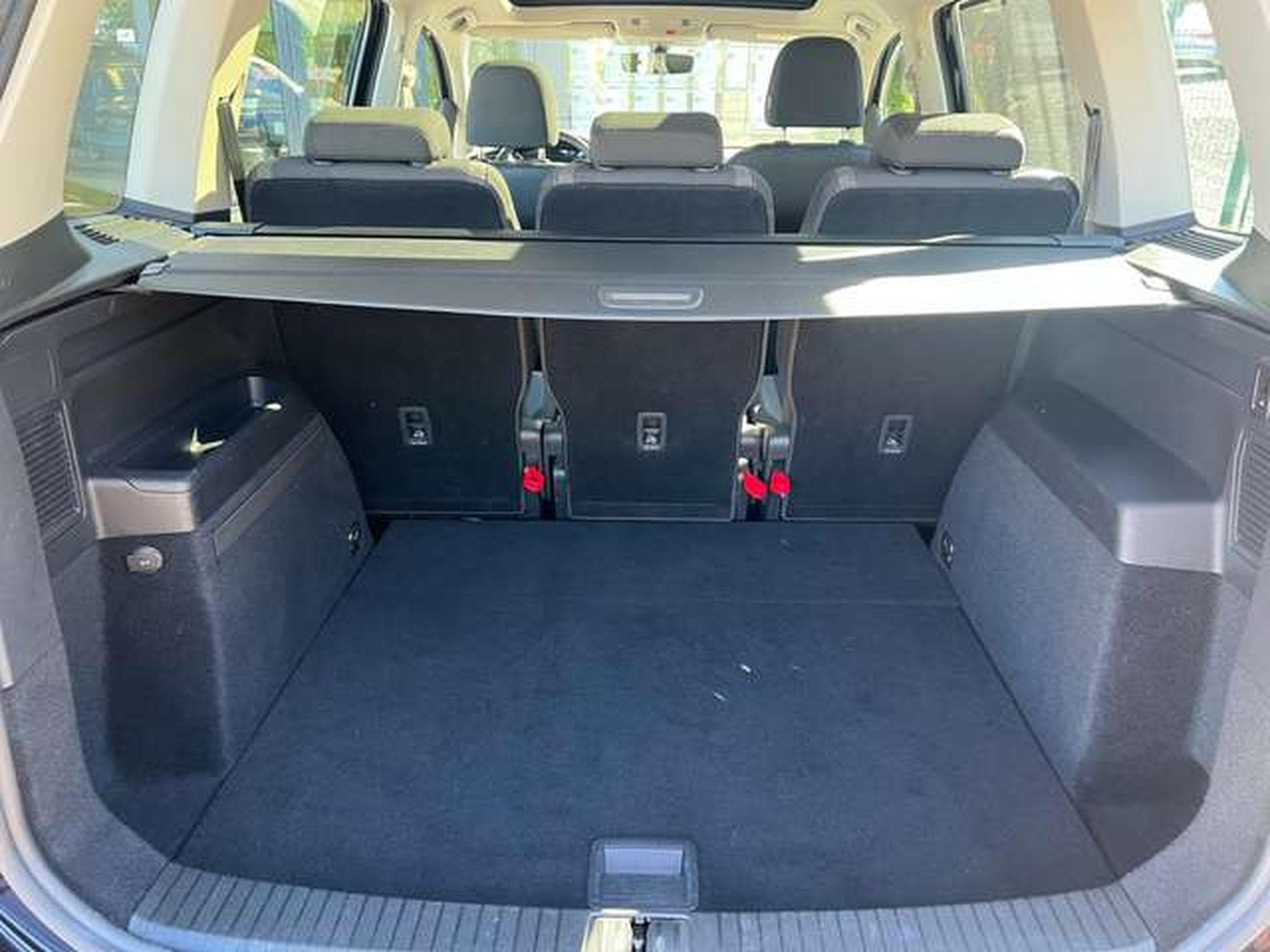 VW Touran 2.0 DIESEL 122 CV (2022) - Photo 16
